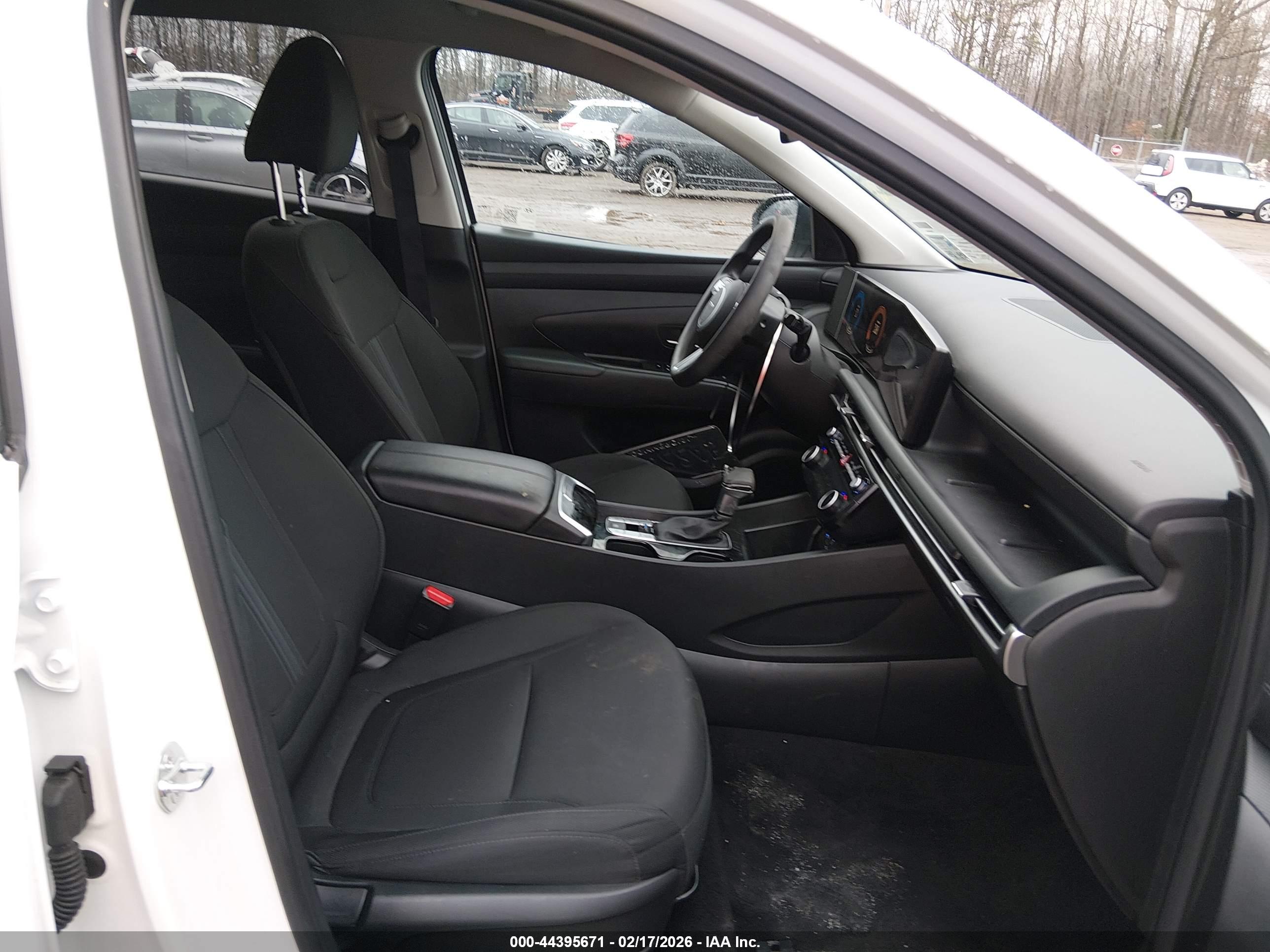 HYUNDAI TUCSON image 5