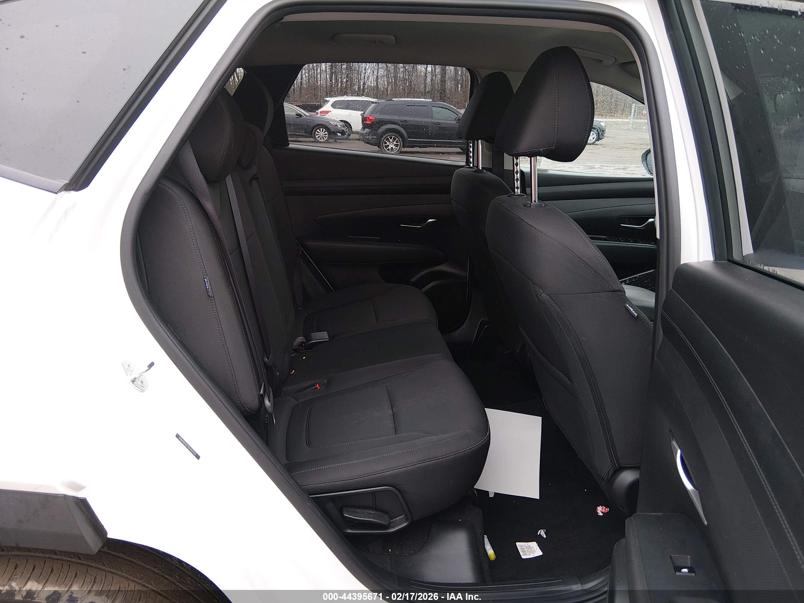 HYUNDAI TUCSON image 8