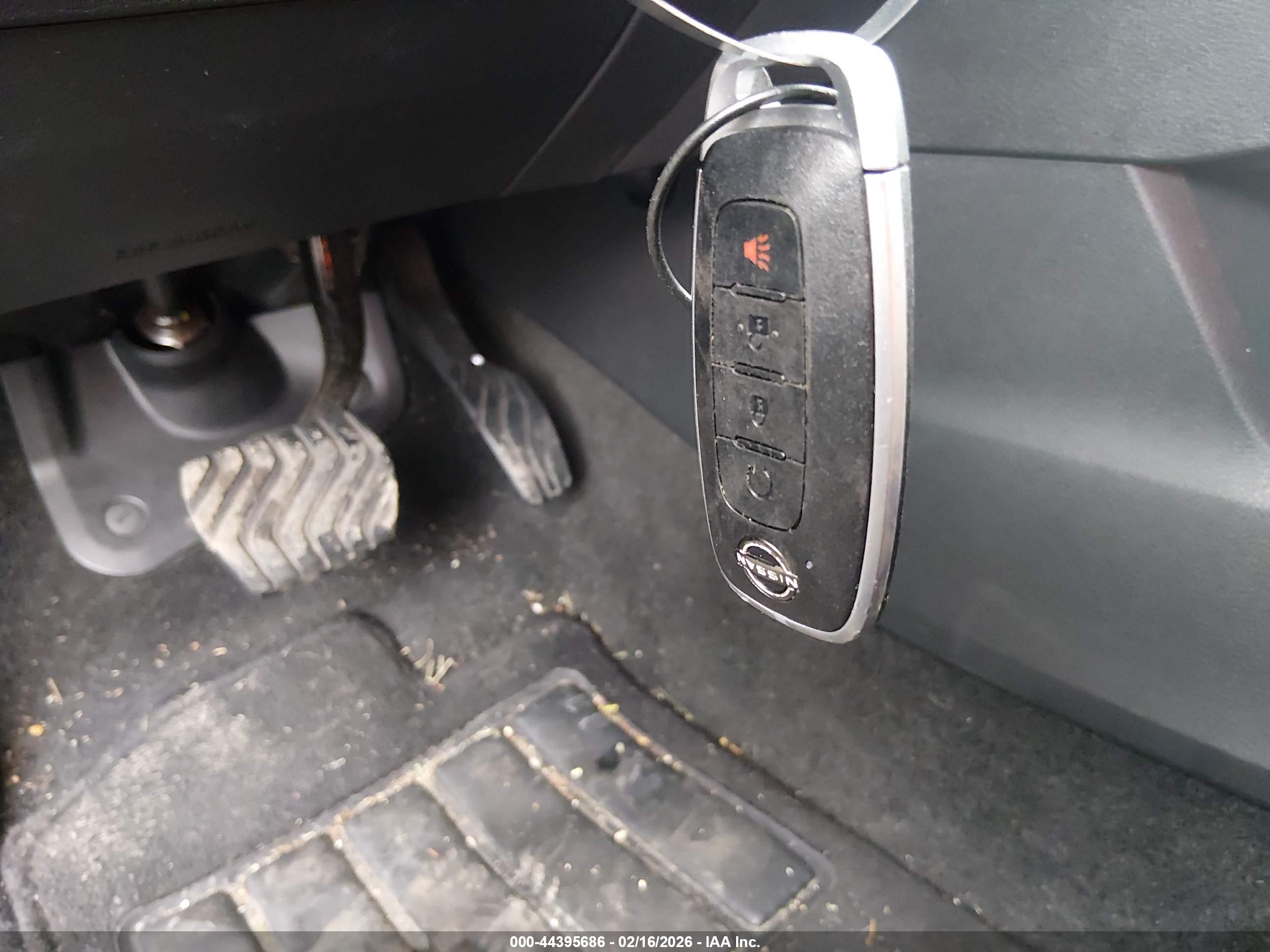 NISSAN ROGUE image 11