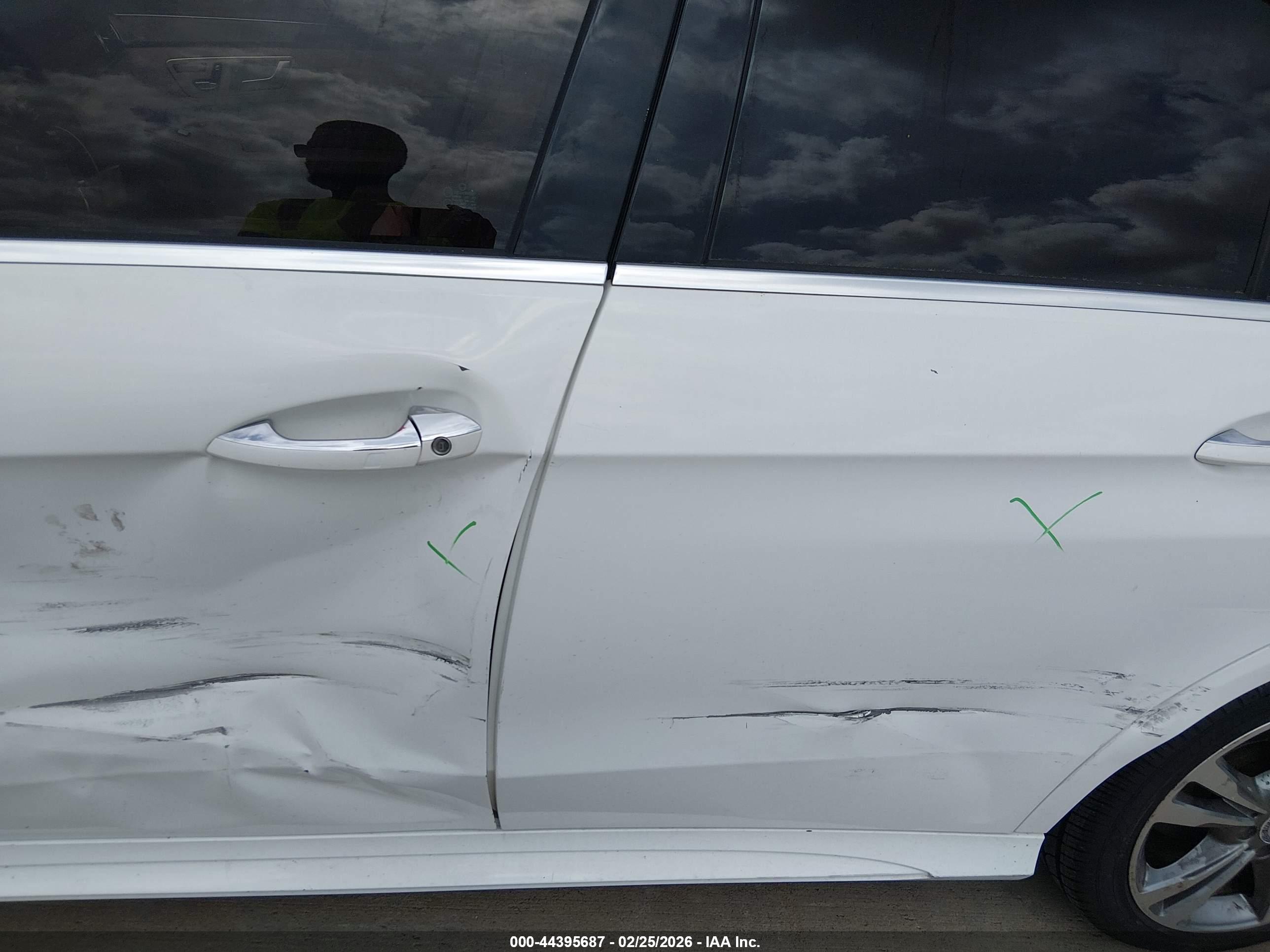 MERCEDES-BENZ E image 6