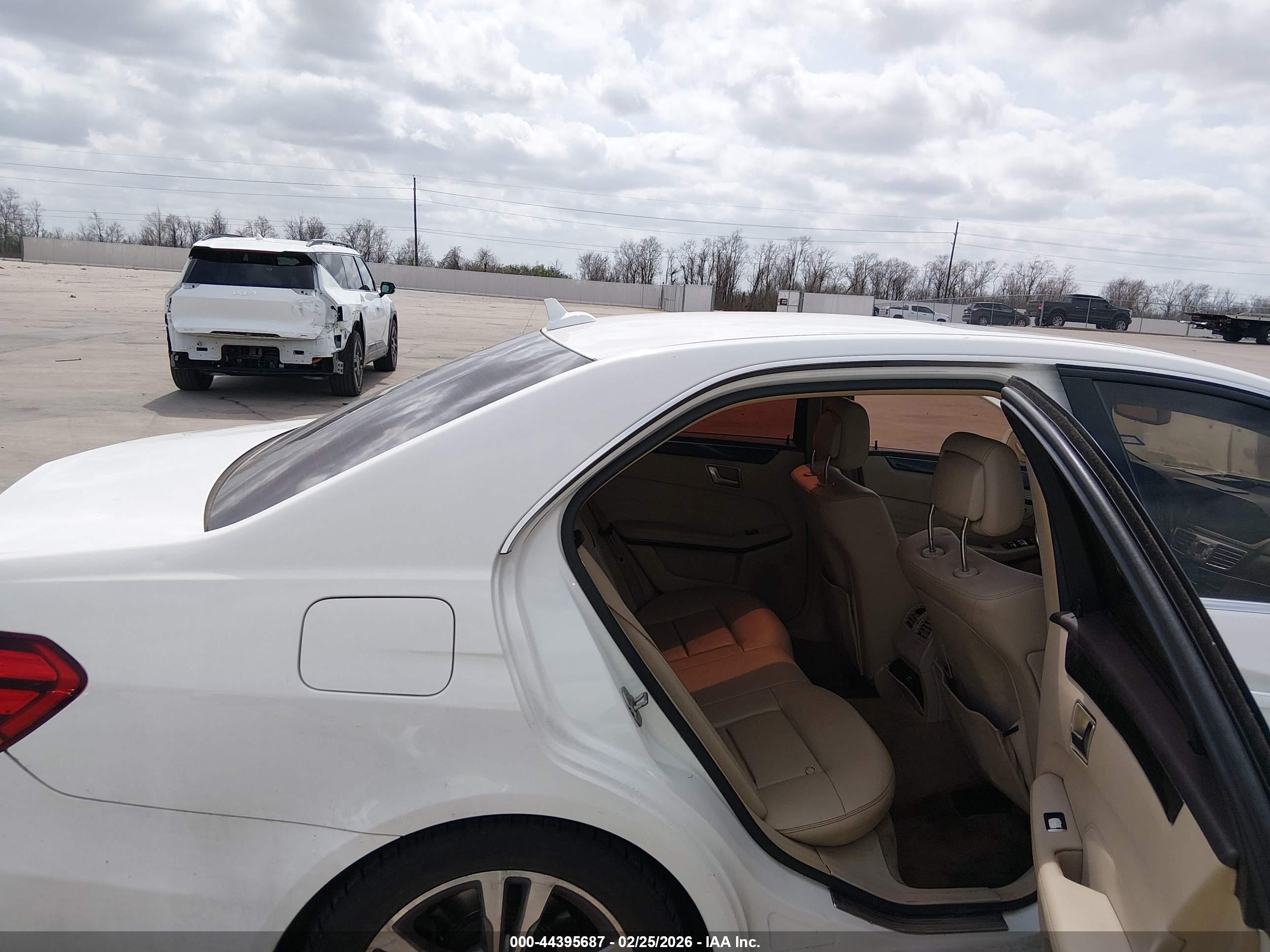 MERCEDES-BENZ E image 8