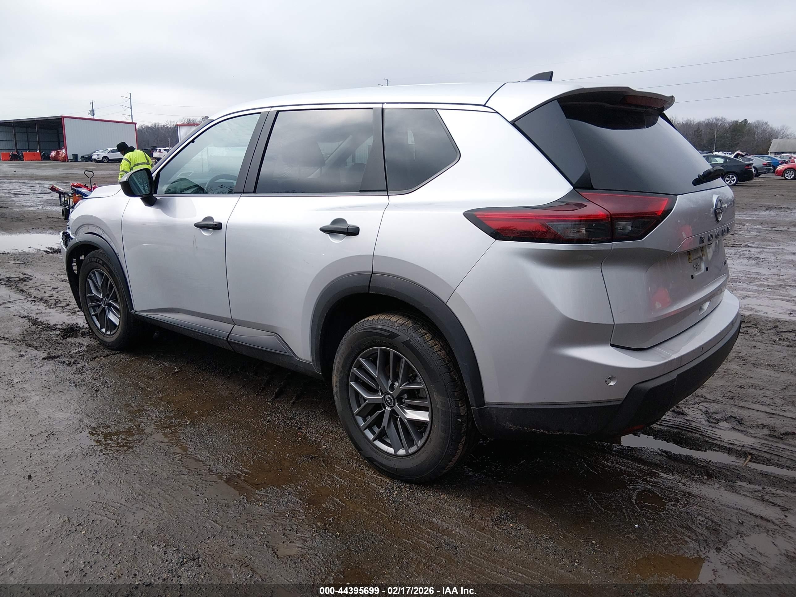 NISSAN ROGUE image 3