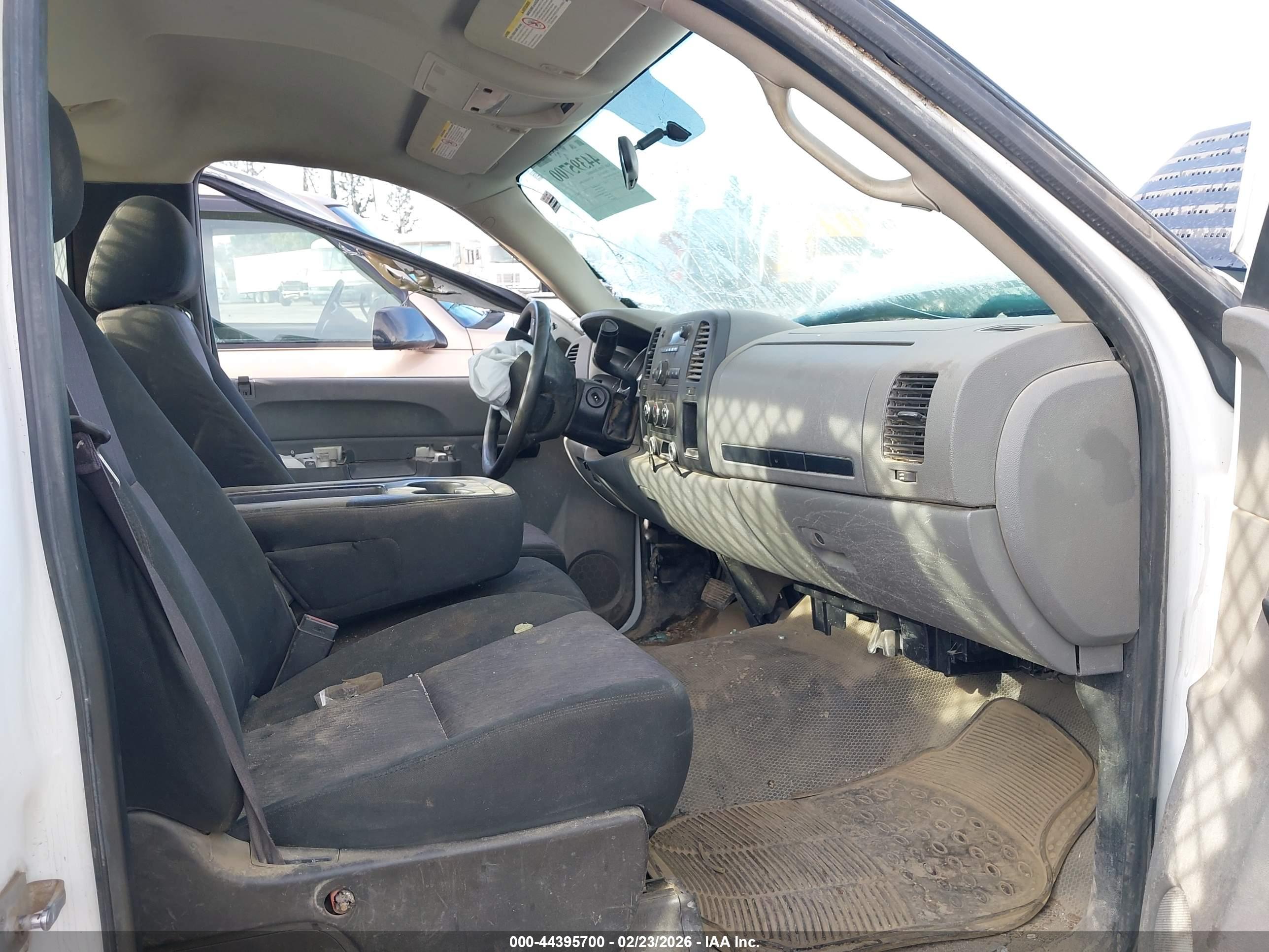 CHEVROLET SILVERADO image 8