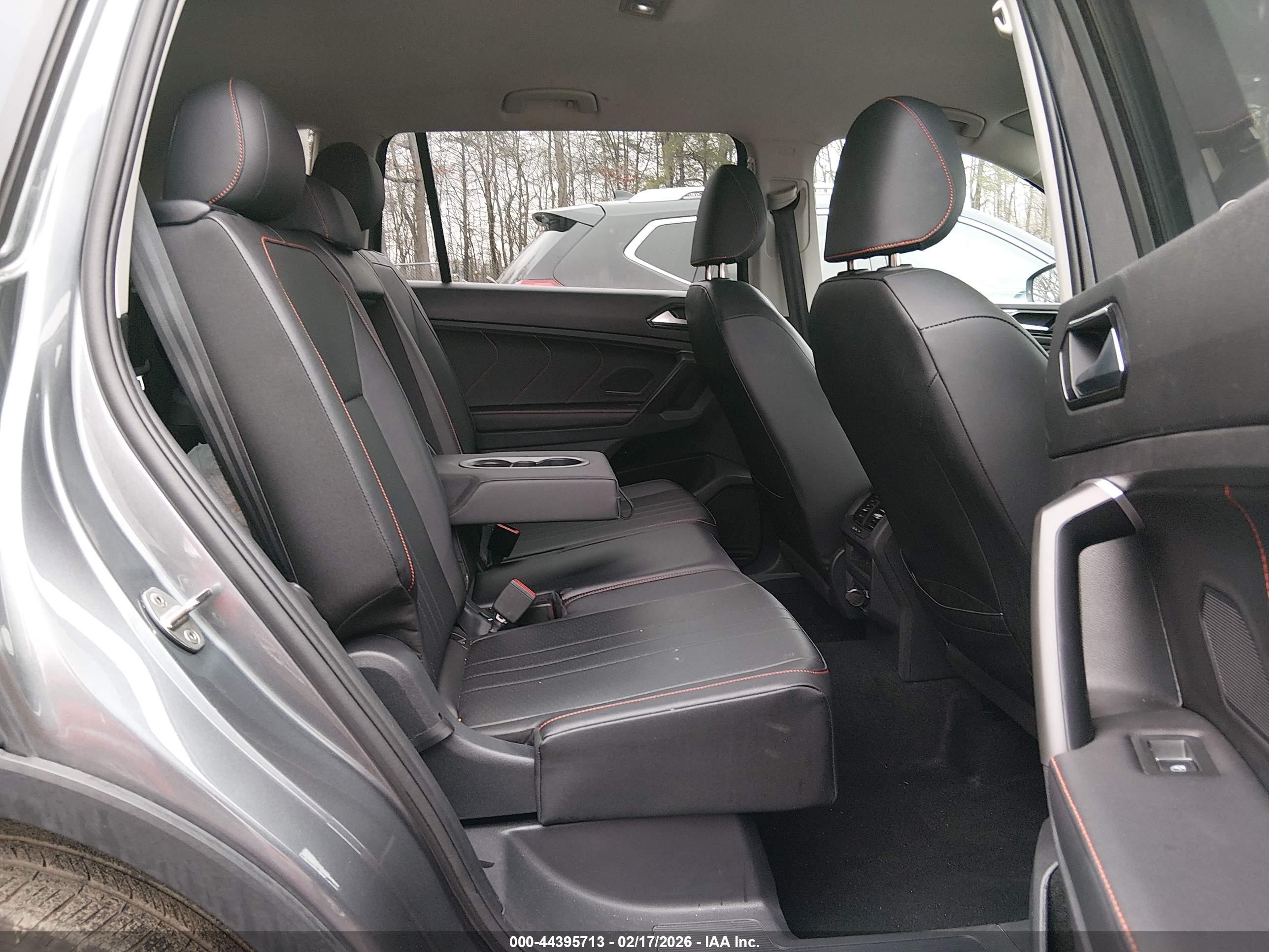 VOLKSWAGEN TIGUAN image 8