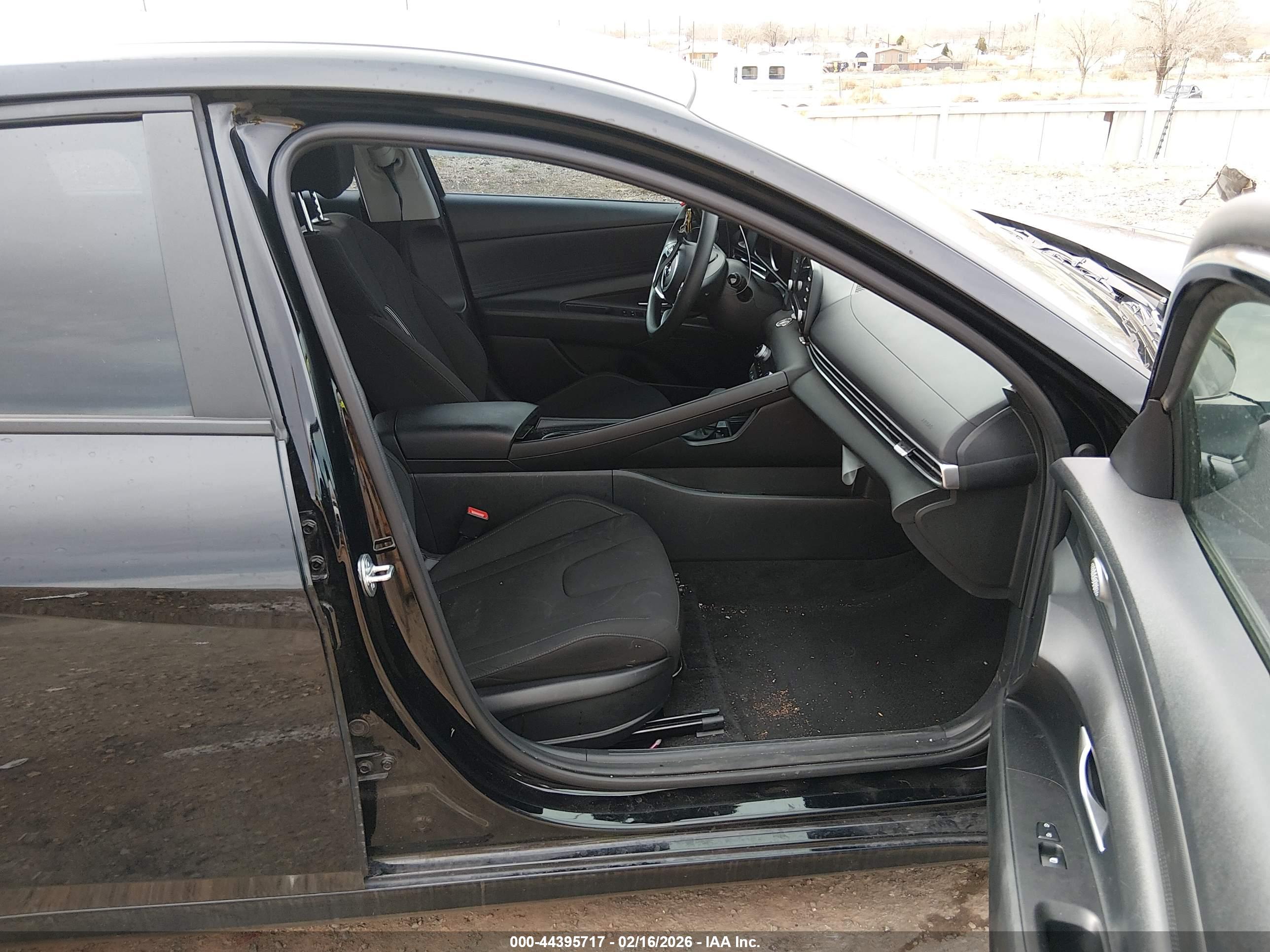 HYUNDAI ELANTRA image 5