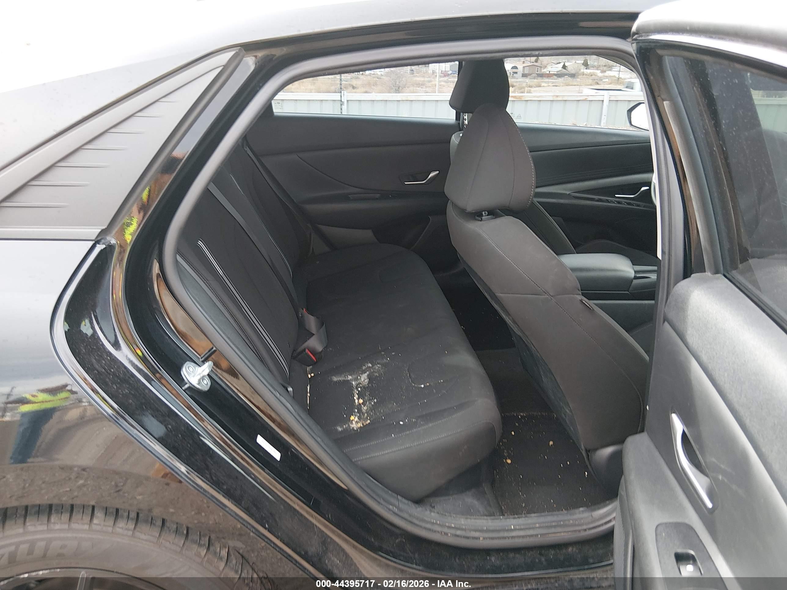 HYUNDAI ELANTRA image 8