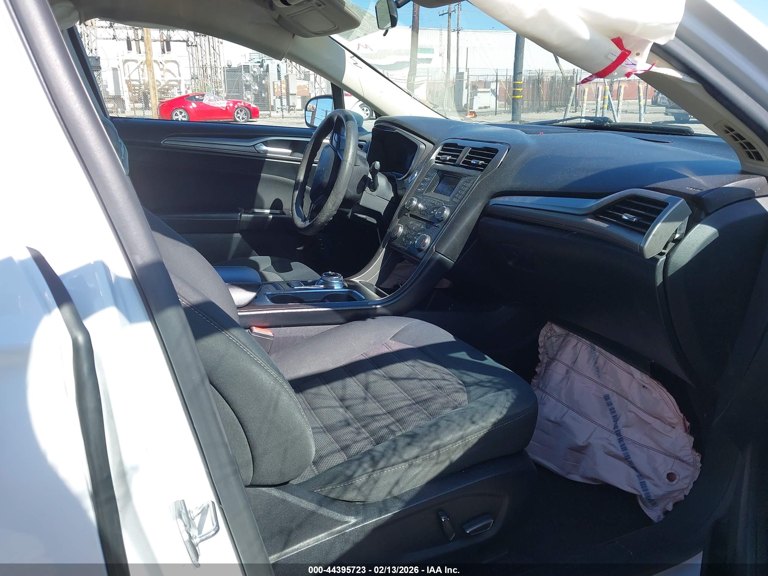 FORD FUSION image 5