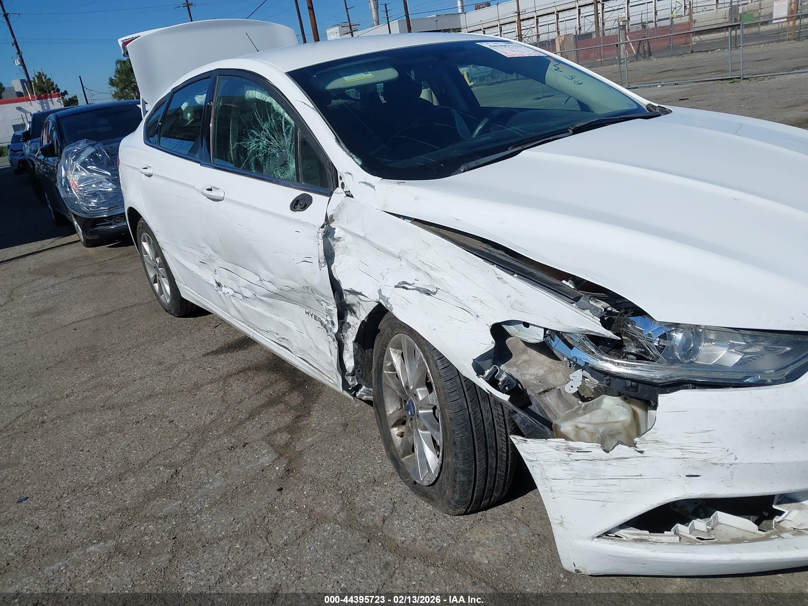 FORD FUSION image 6