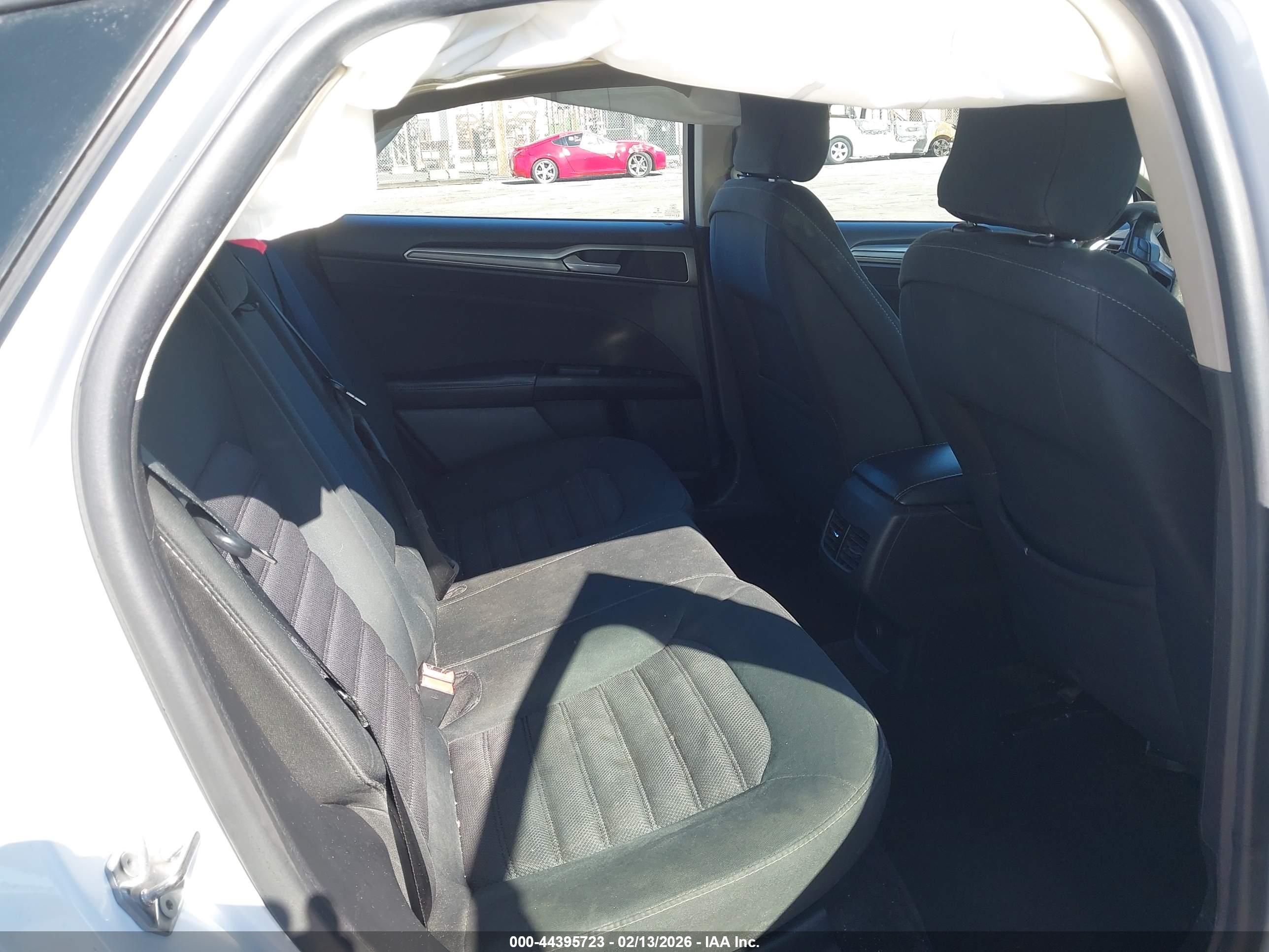 FORD FUSION image 8