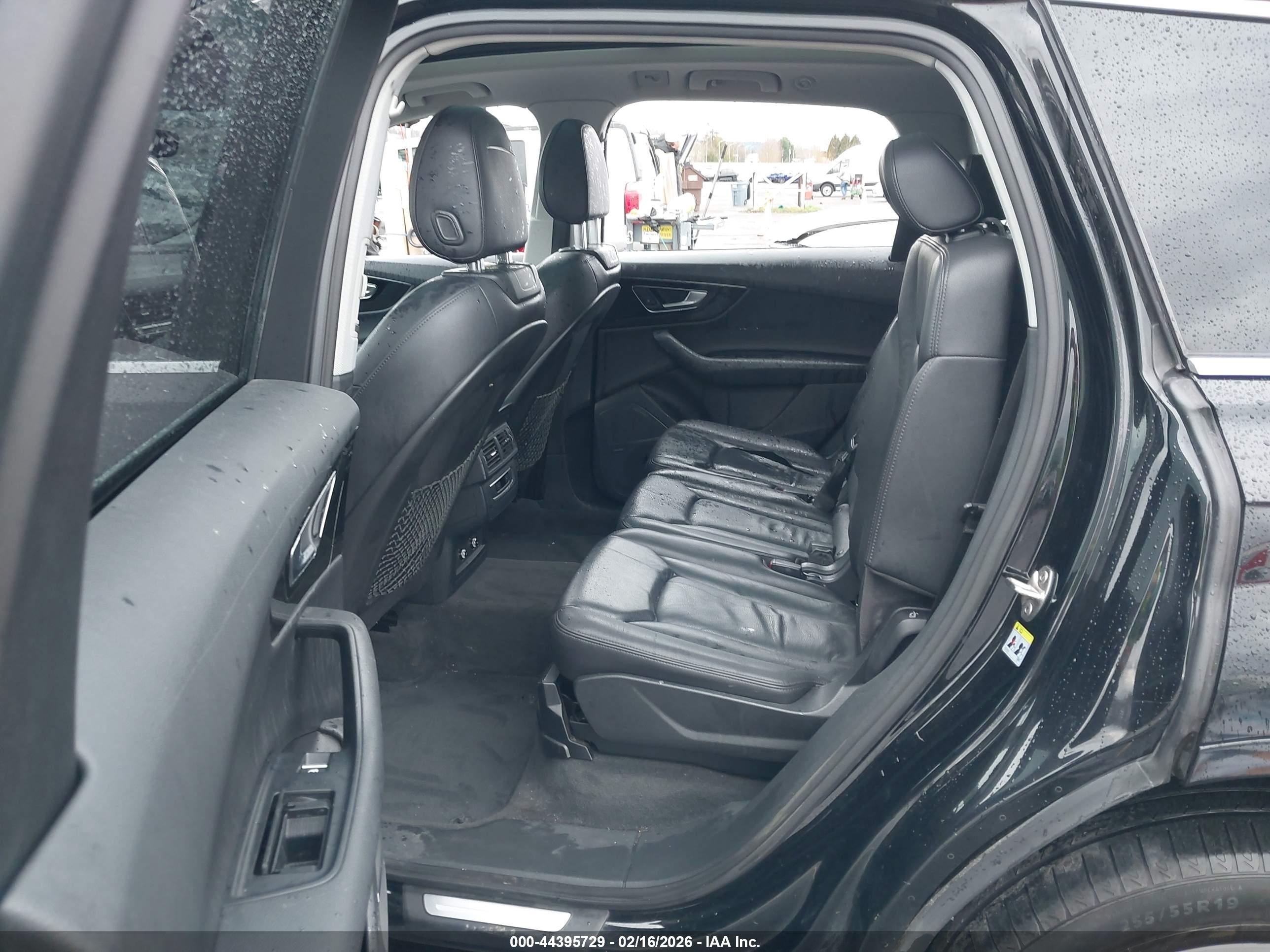 AUDI Q7 image 8