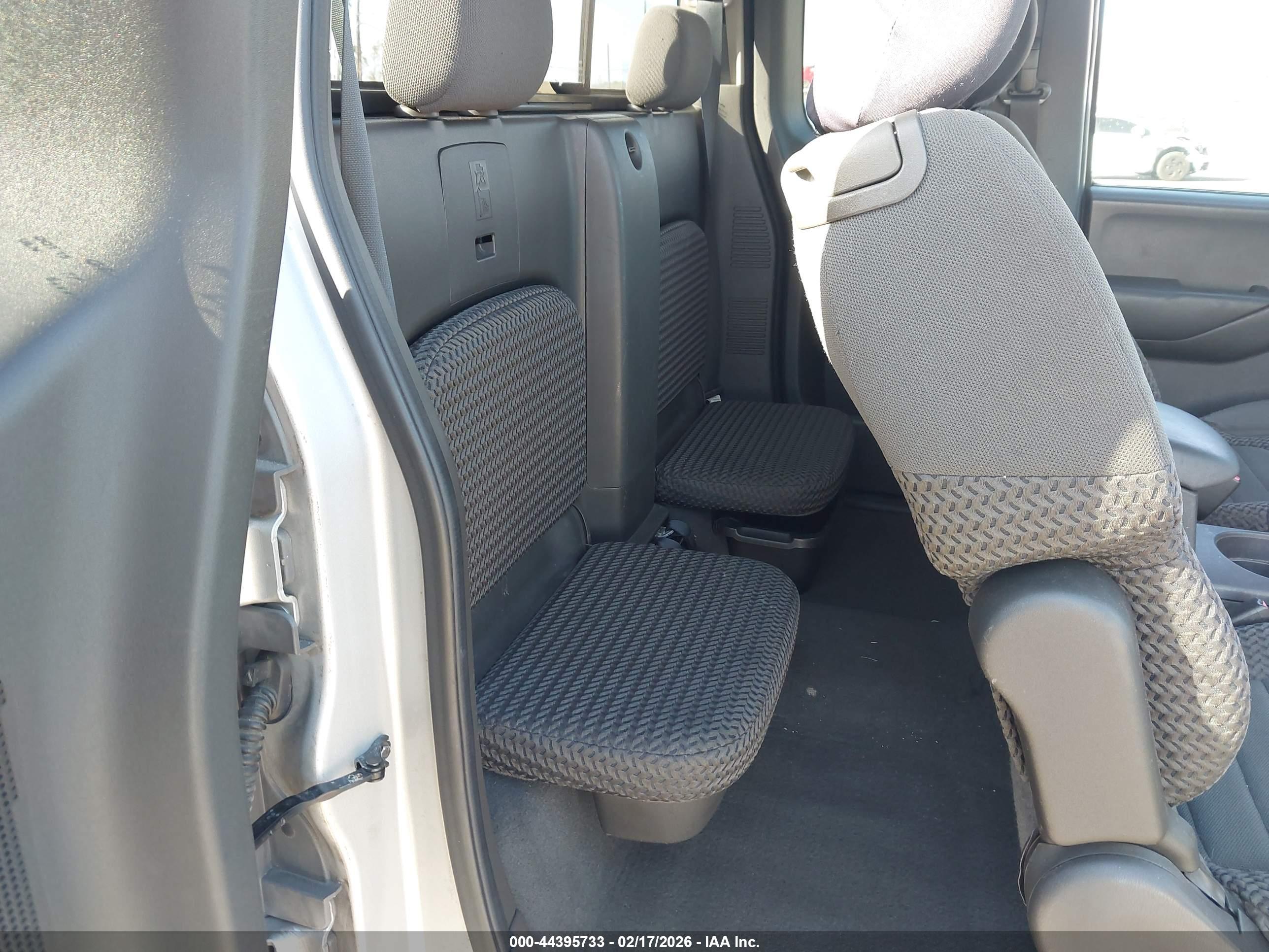 NISSAN FRONTIER image 8