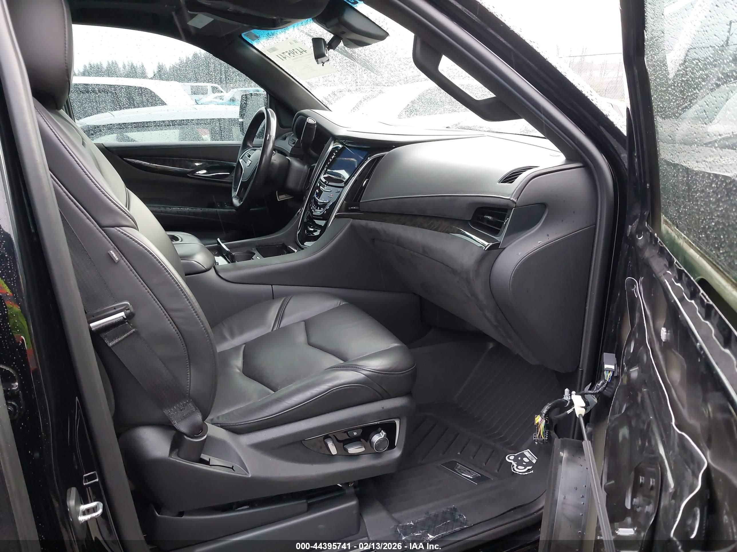 CADILLAC ESCALADE image 5