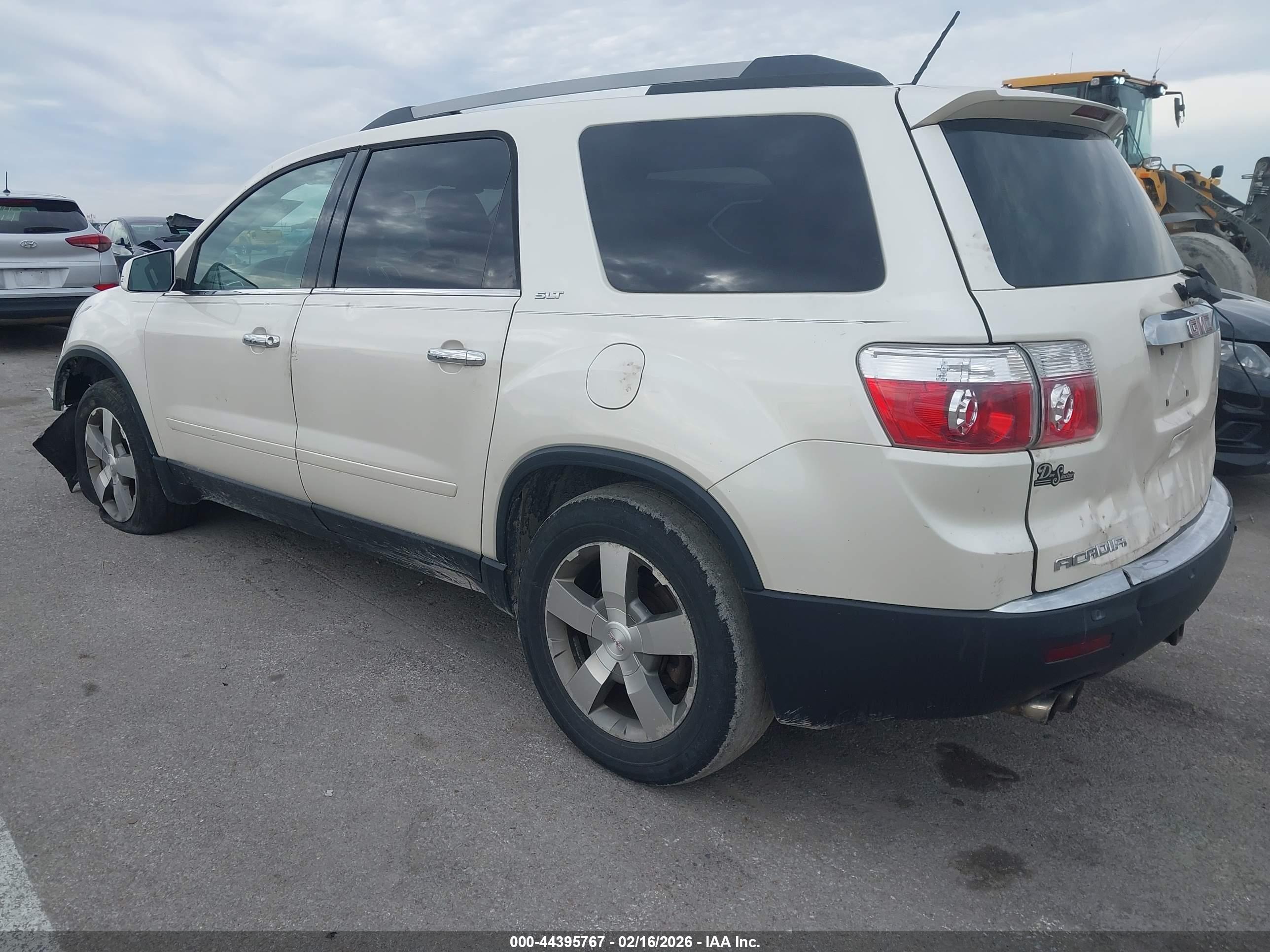GMC ACADIA image 3