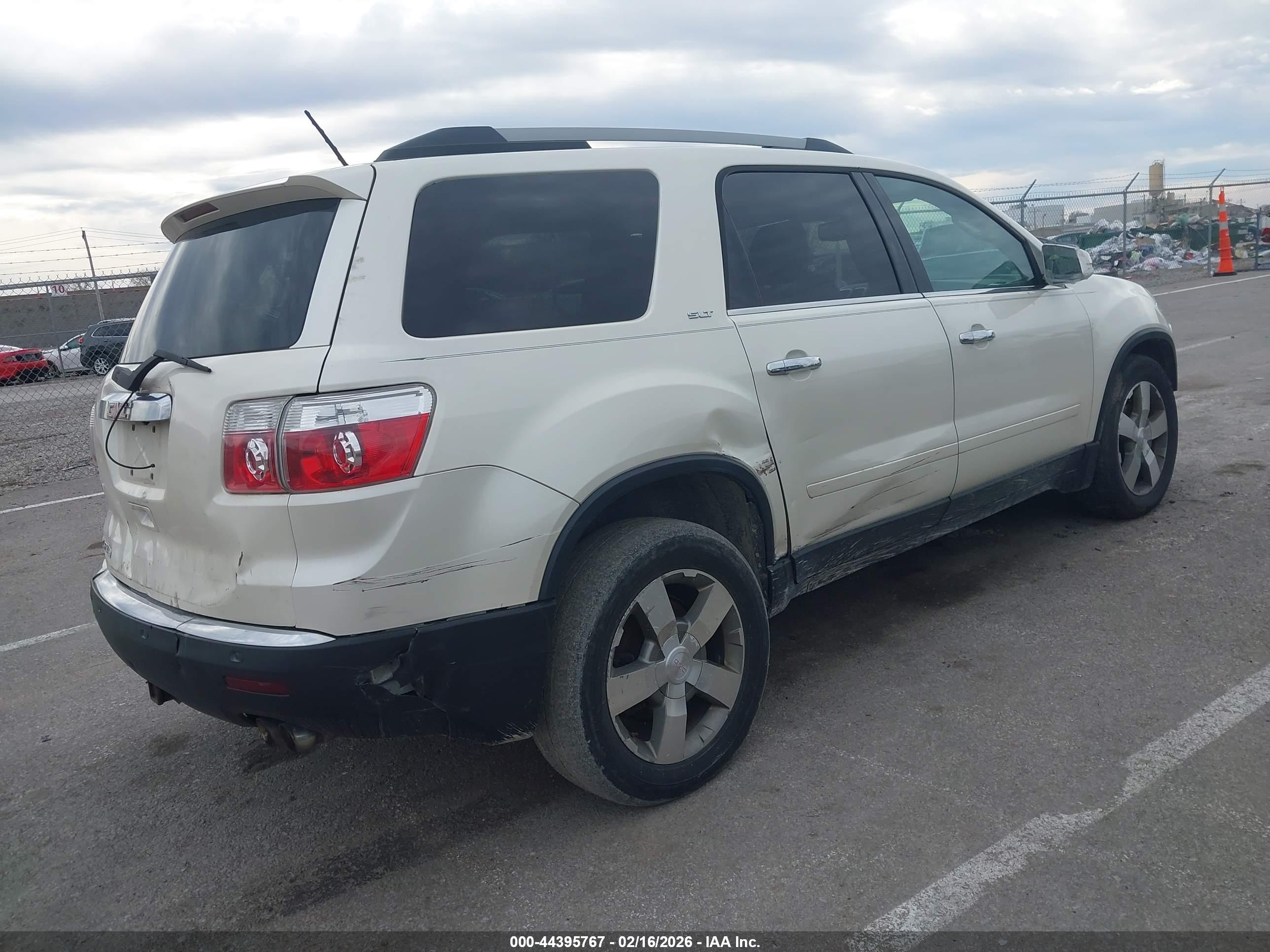 GMC ACADIA image 4
