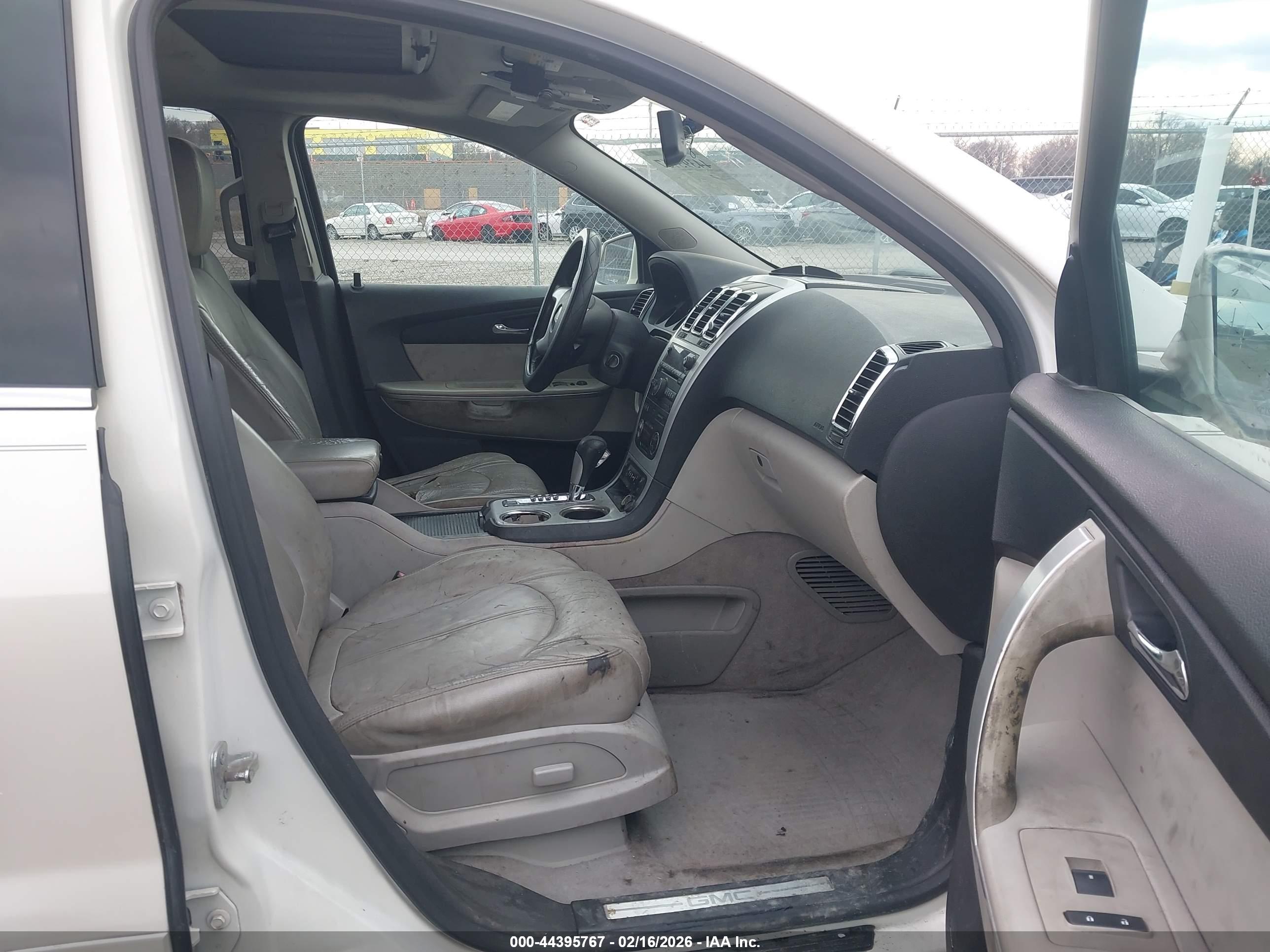 GMC ACADIA image 5