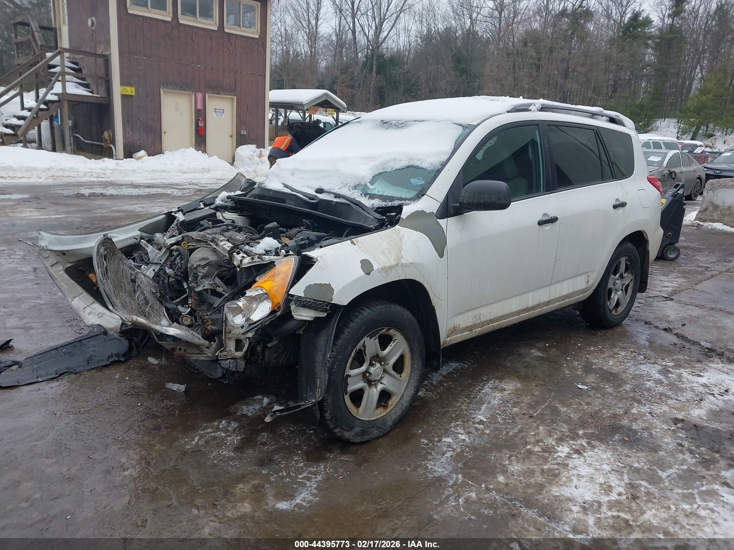 TOYOTA RAV4 image 2