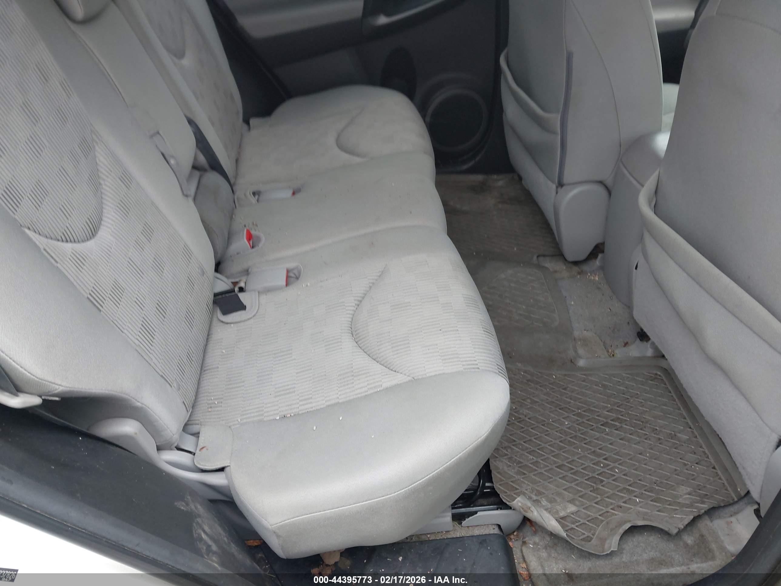 TOYOTA RAV4 image 8