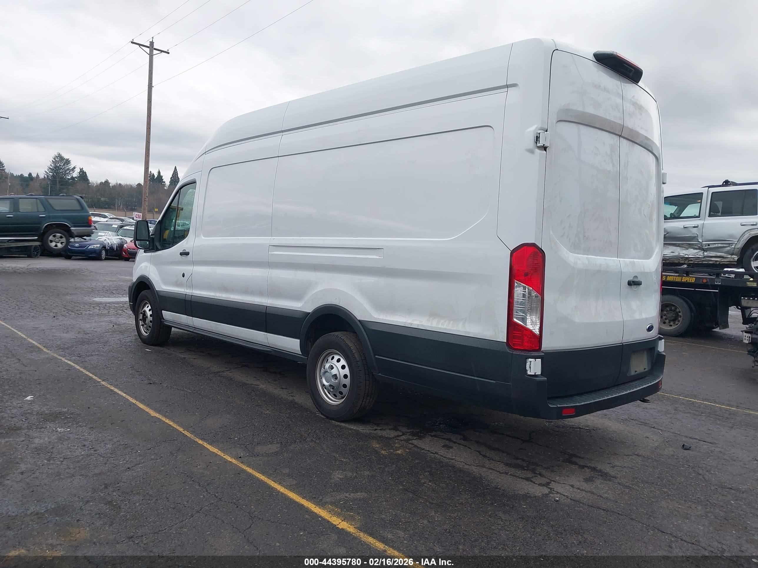 FORD TRANSIT-250 image 3