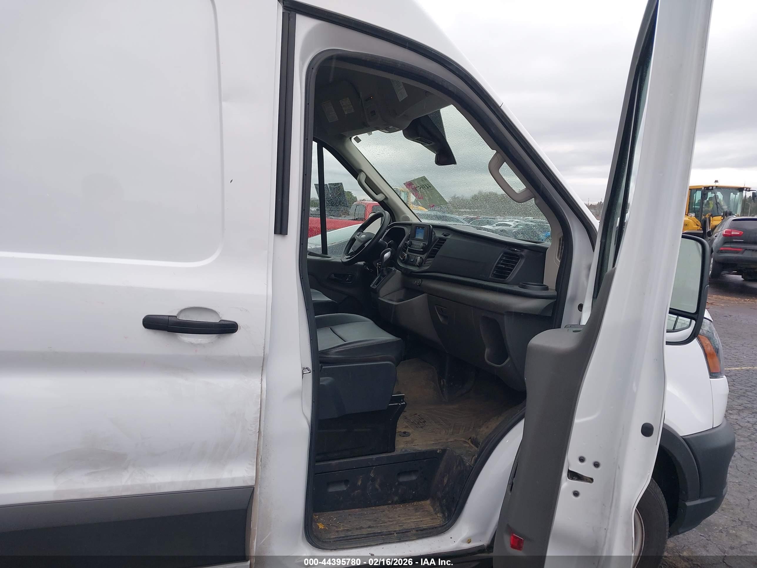 FORD TRANSIT-250 image 5