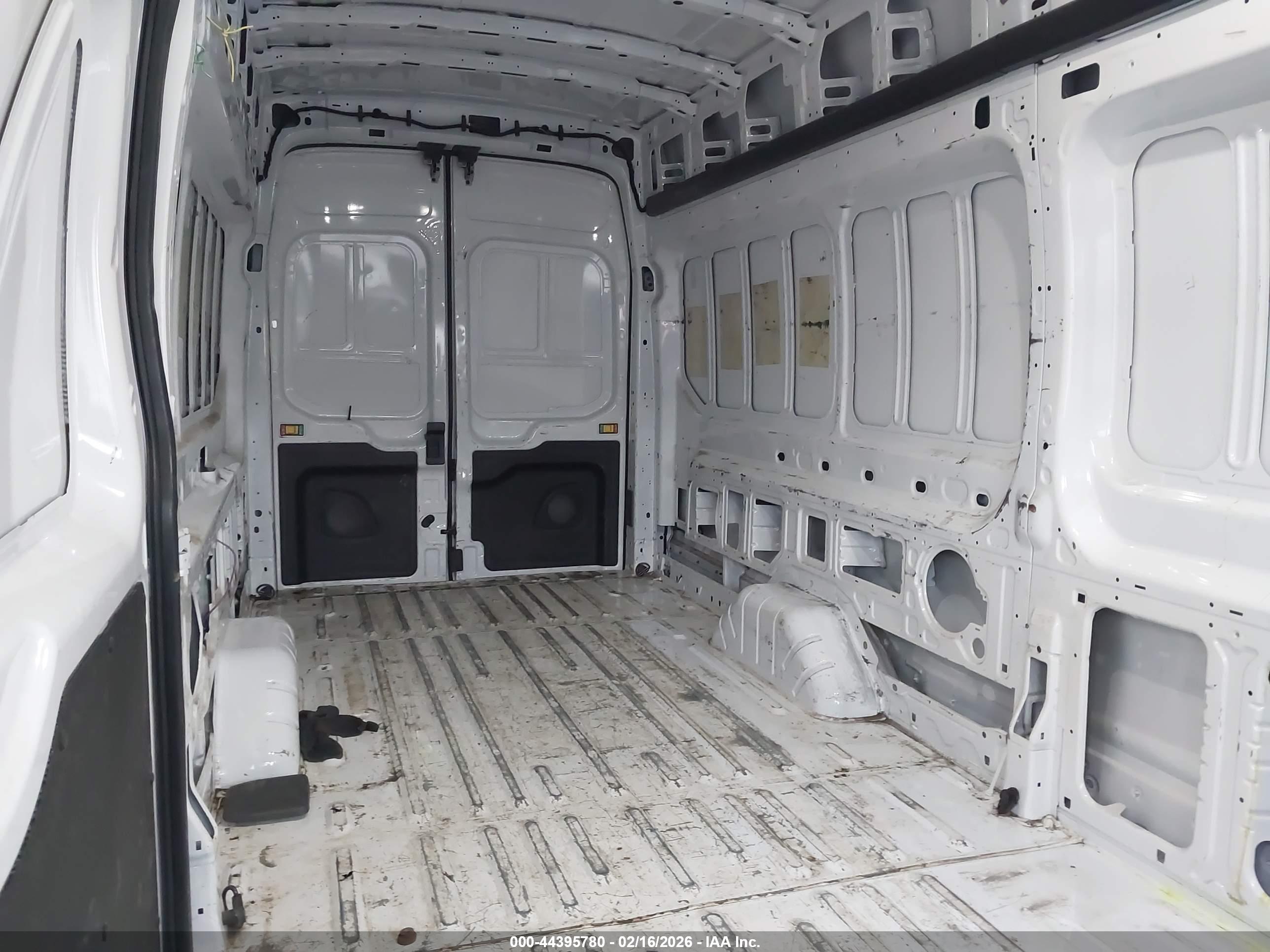 FORD TRANSIT-250 image 8