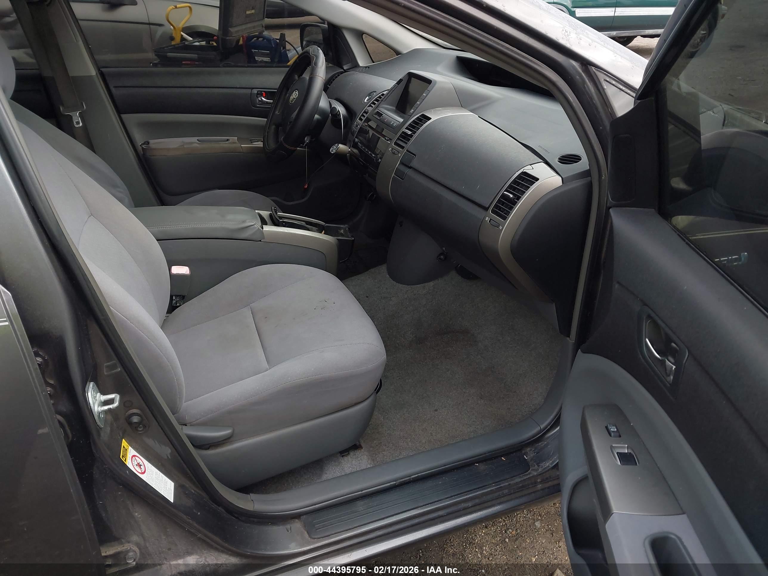 TOYOTA PRIUS image 5