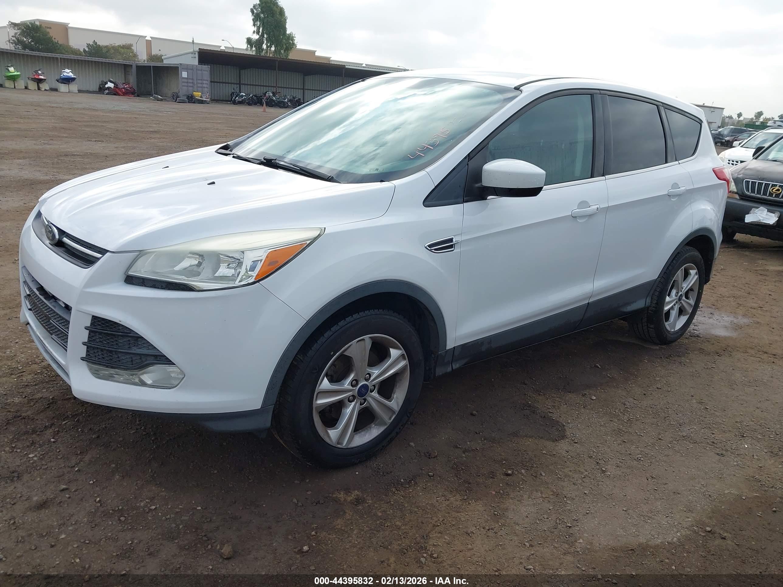 FORD ESCAPE image 2