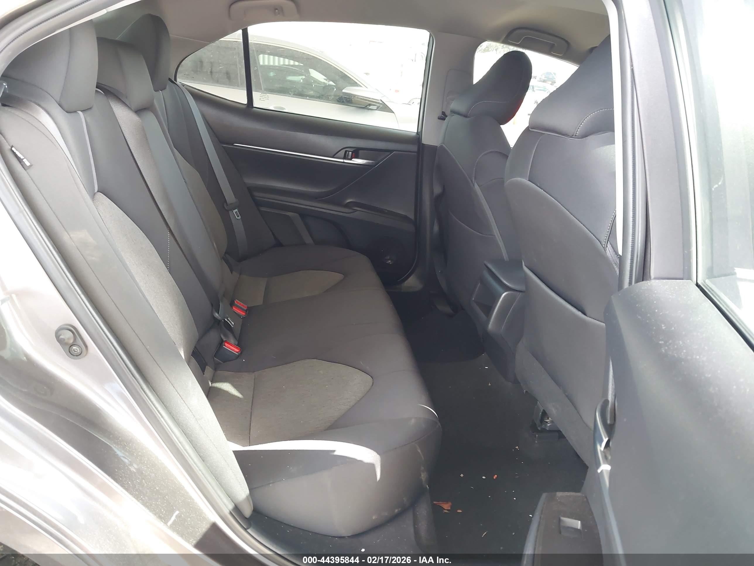 TOYOTA CAMRY image 8