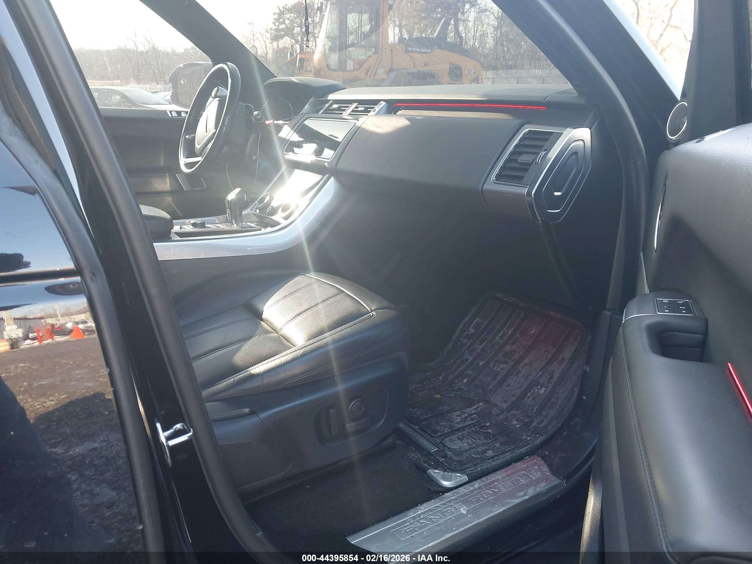 LAND ROVER image 5