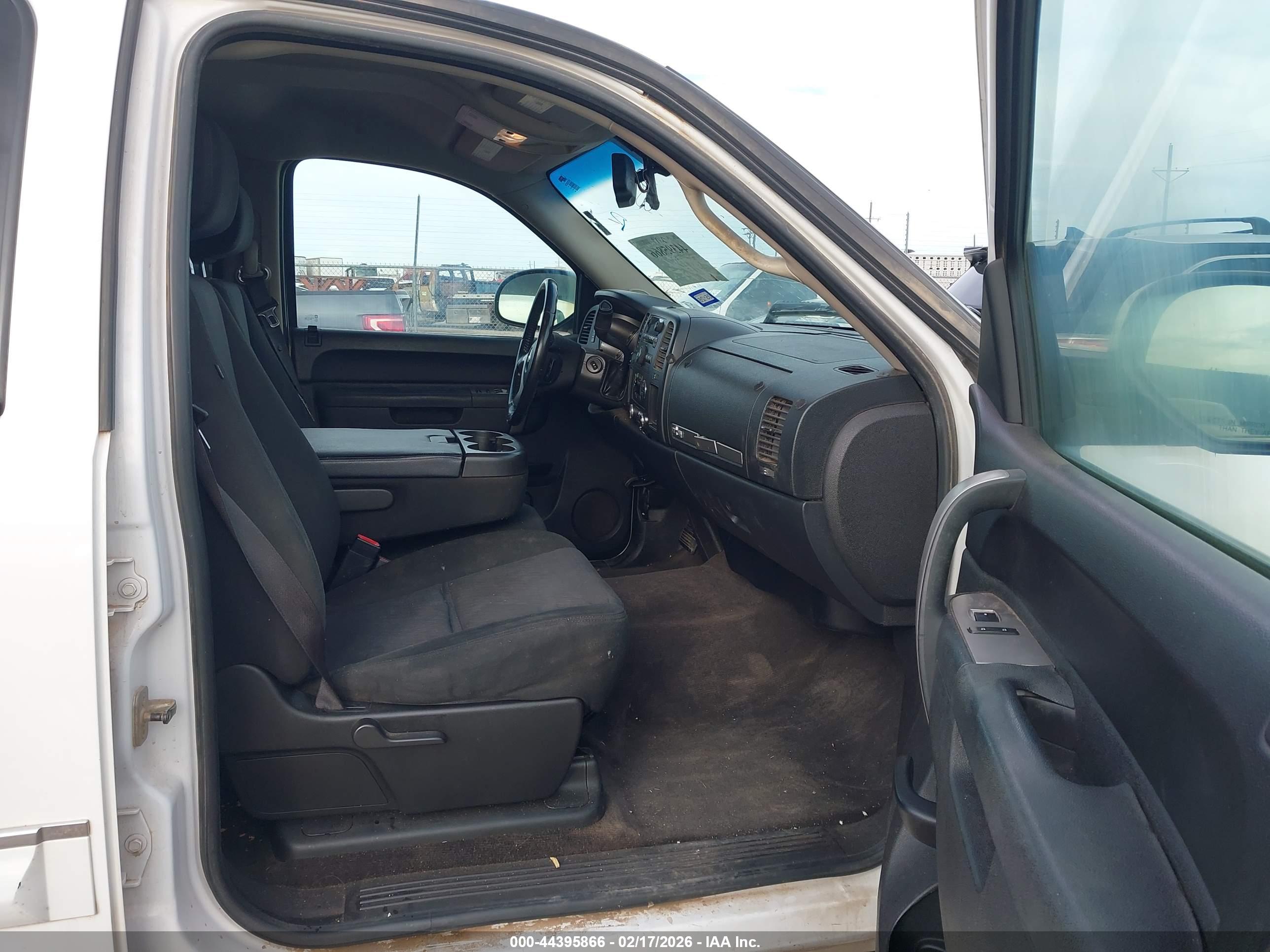 CHEVROLET SILVERADO image 5
