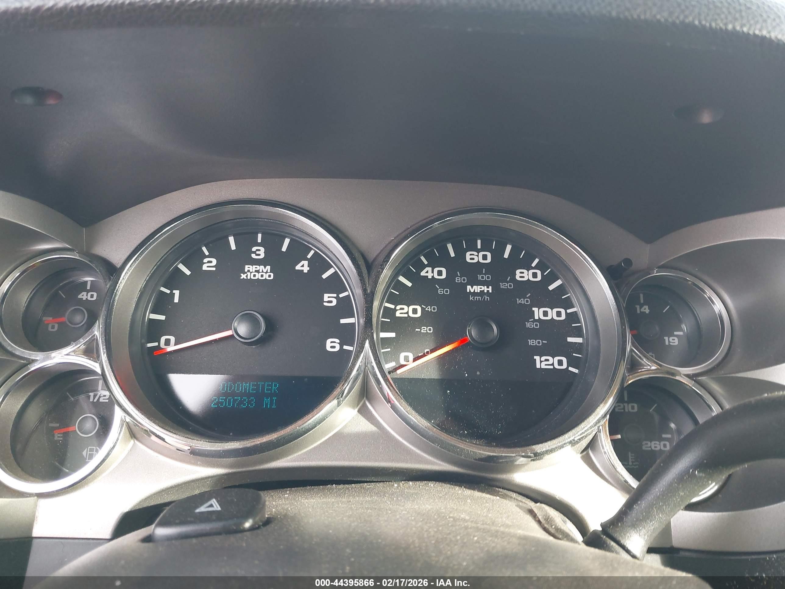 CHEVROLET SILVERADO image 7