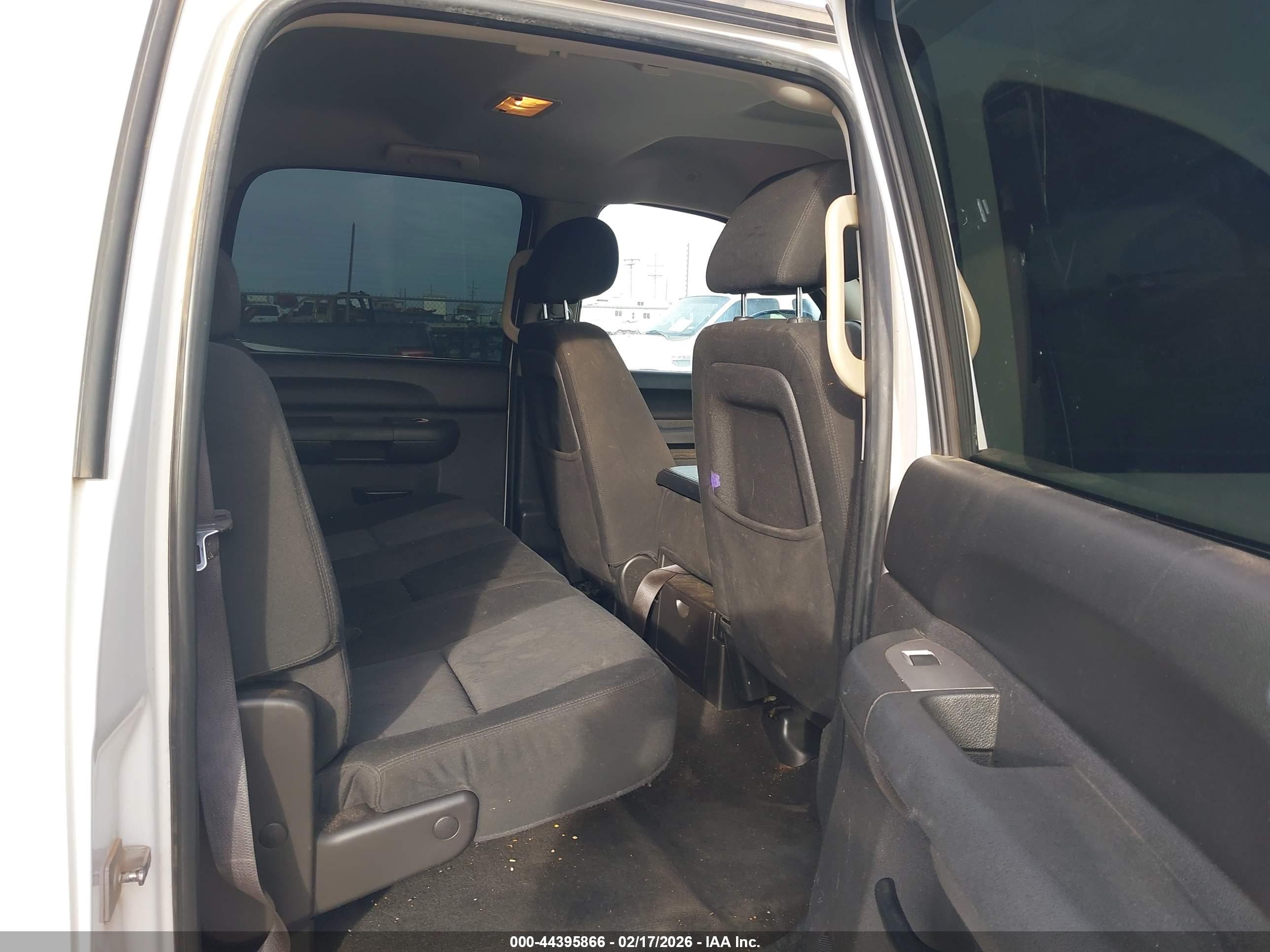 CHEVROLET SILVERADO image 8