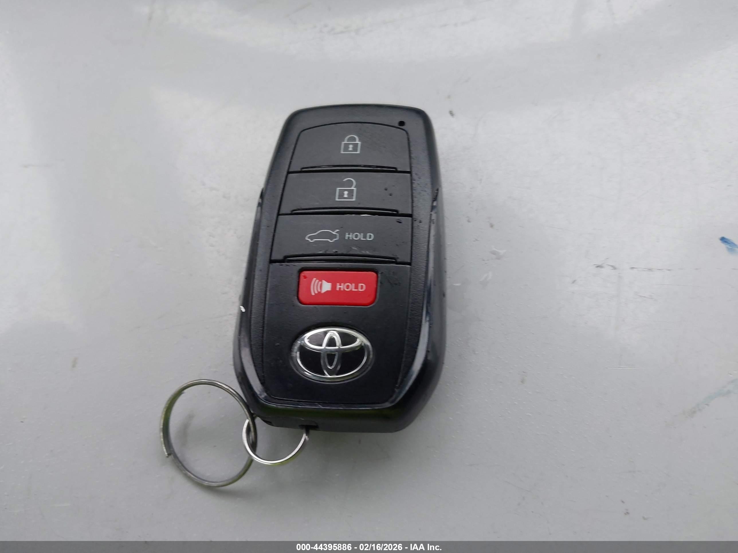 TOYOTA CAMRY image 11