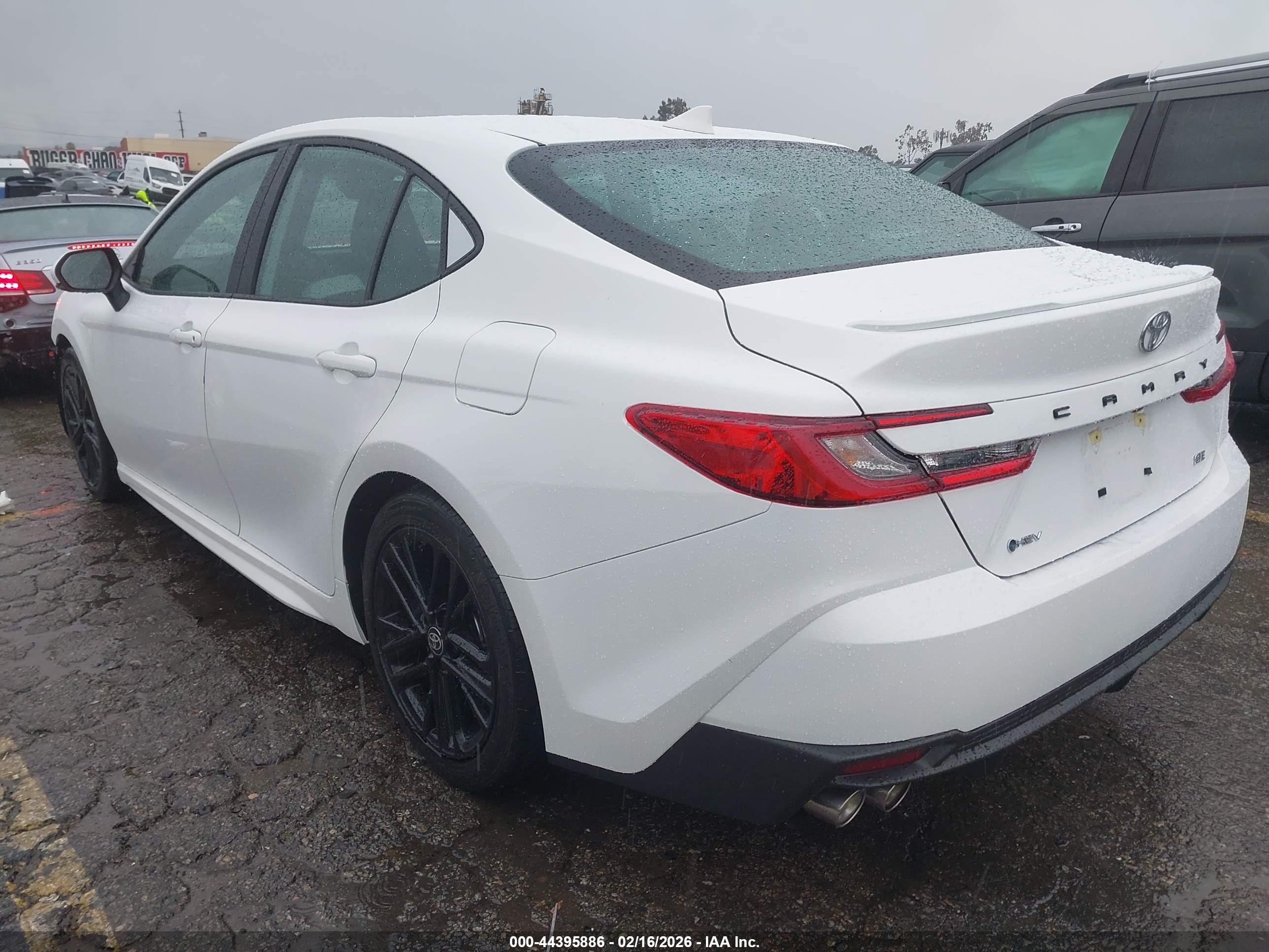 TOYOTA CAMRY image 3