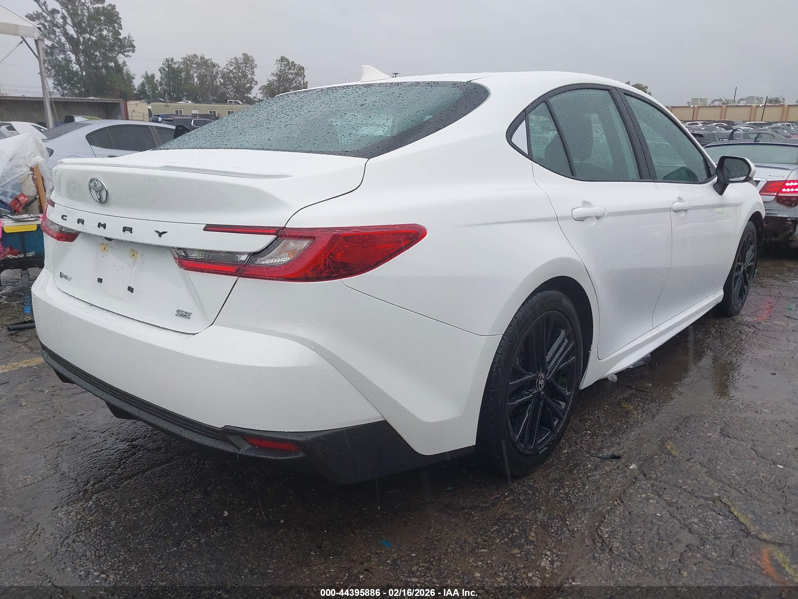 TOYOTA CAMRY image 4
