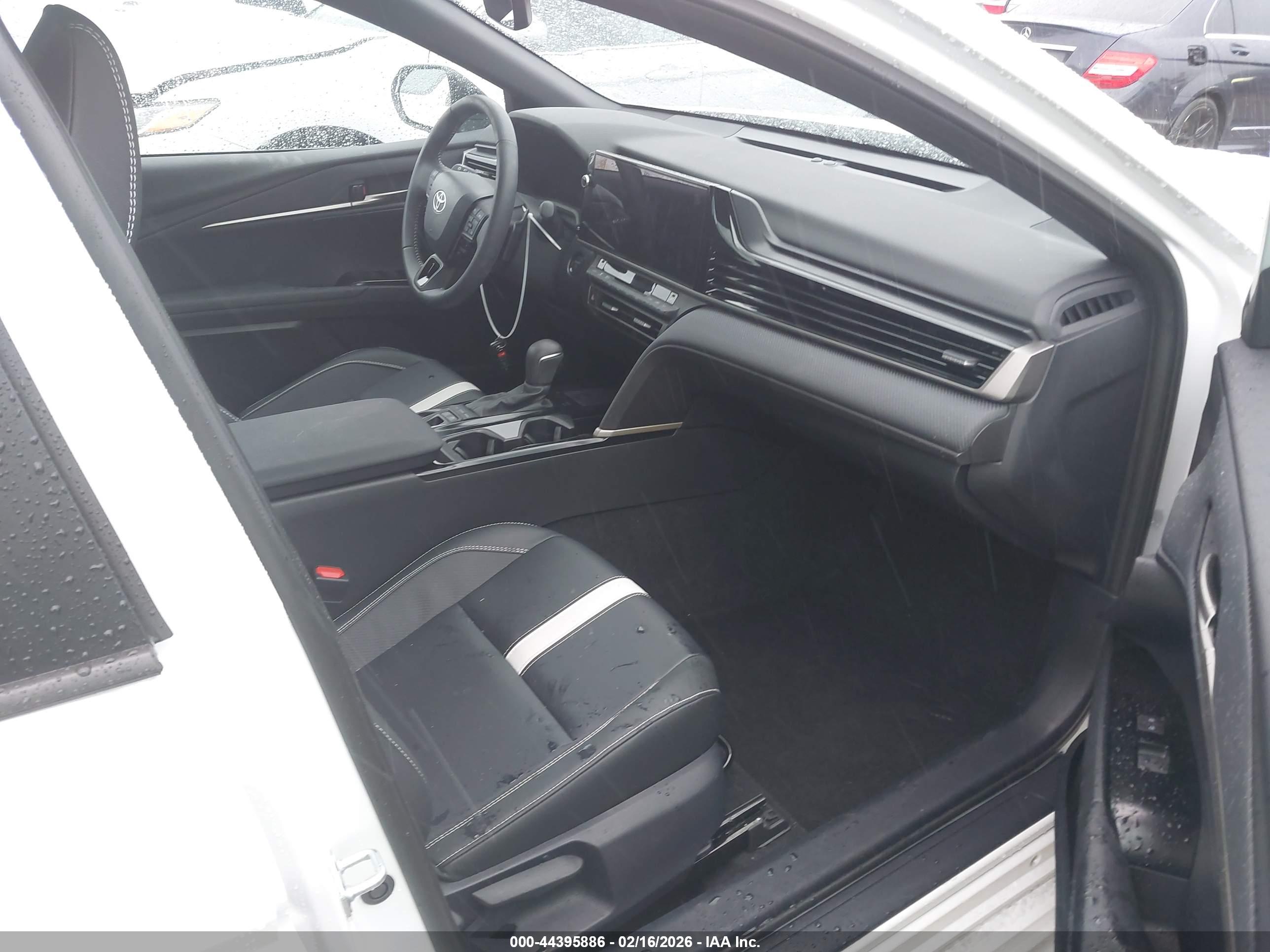 TOYOTA CAMRY image 5