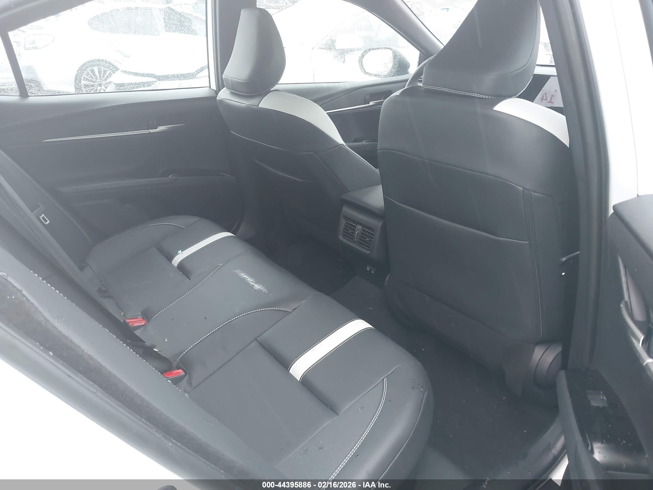 TOYOTA CAMRY image 8