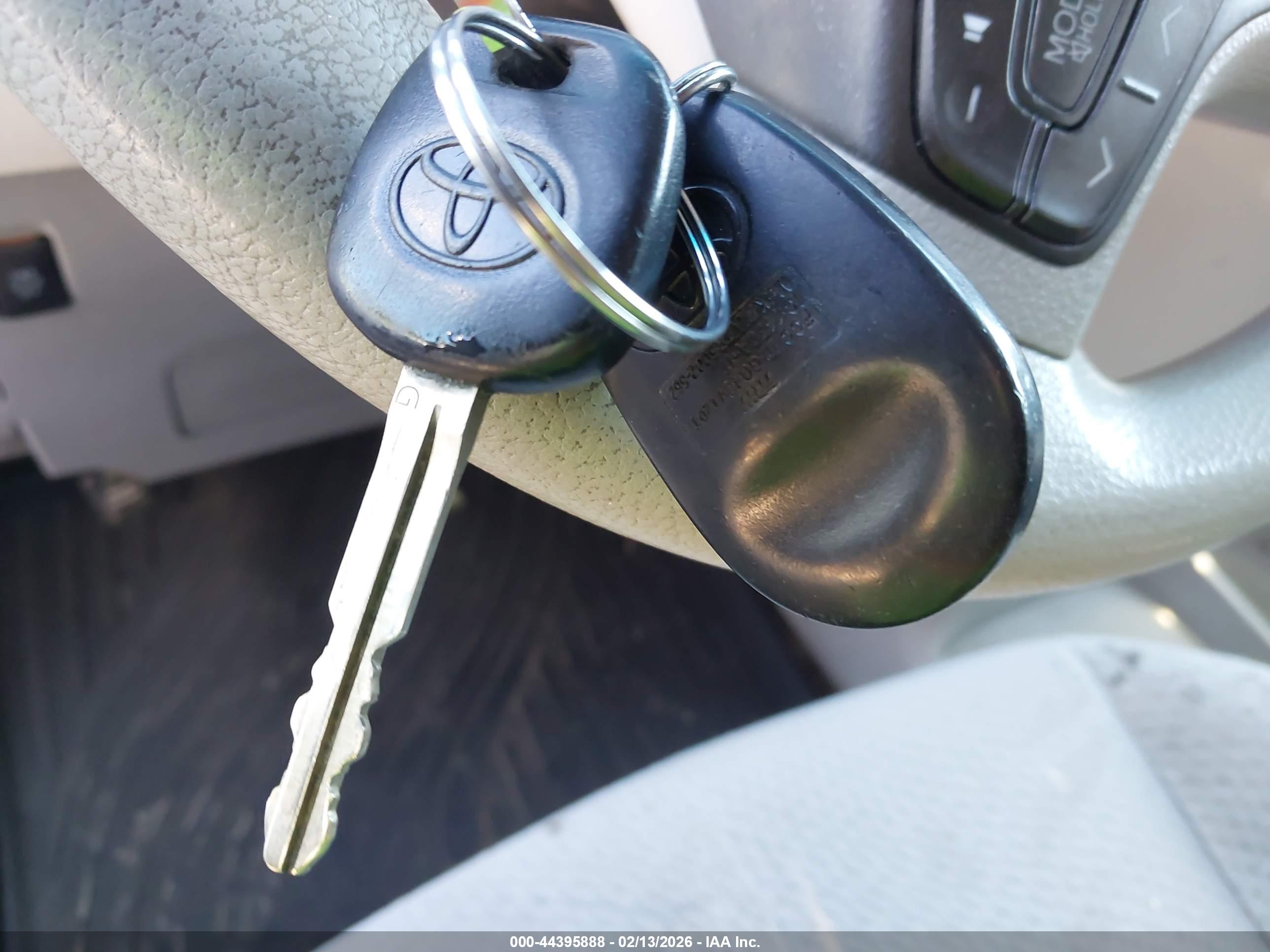 TOYOTA SIENNA image 11