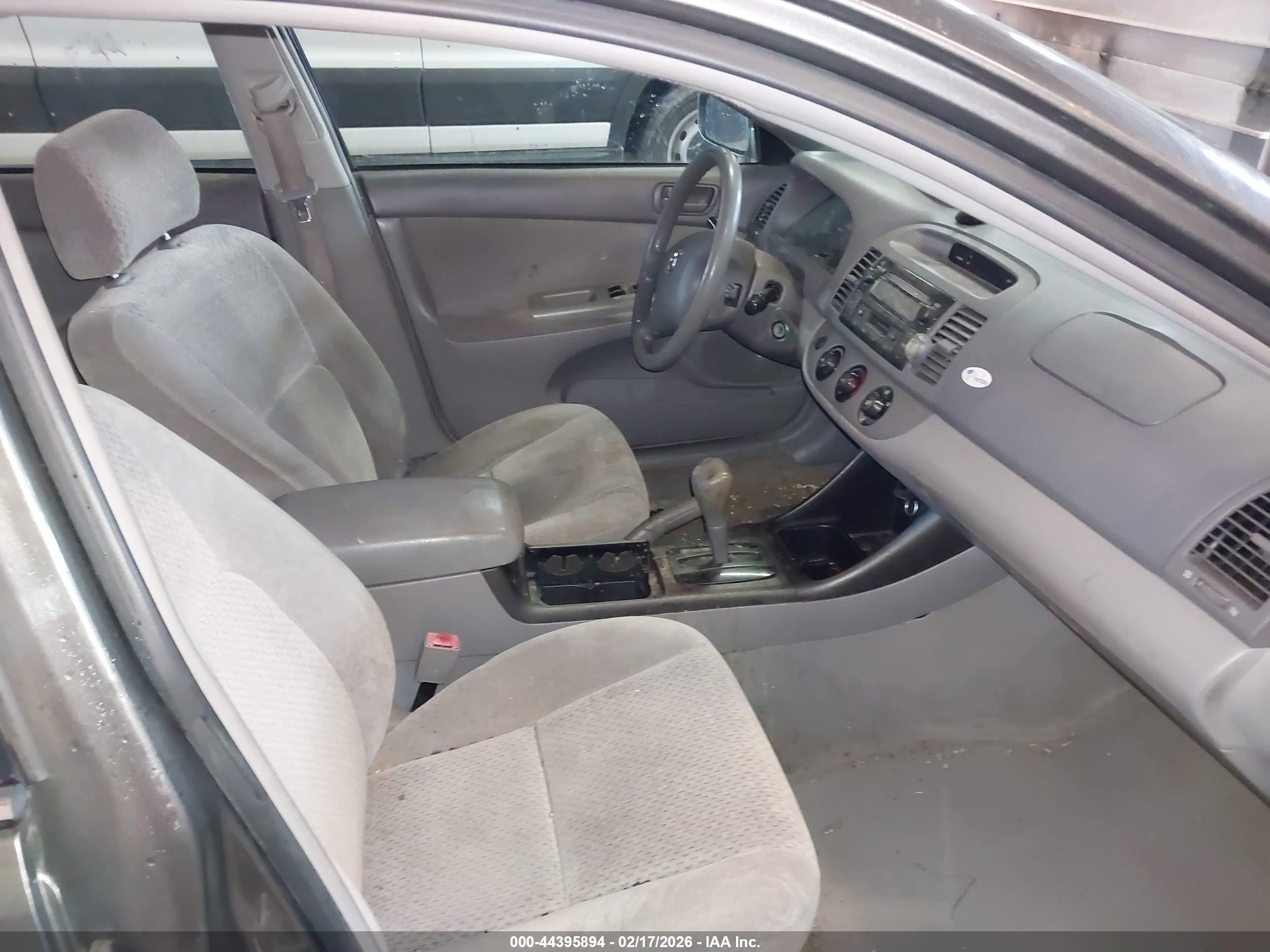 TOYOTA CAMRY image 5