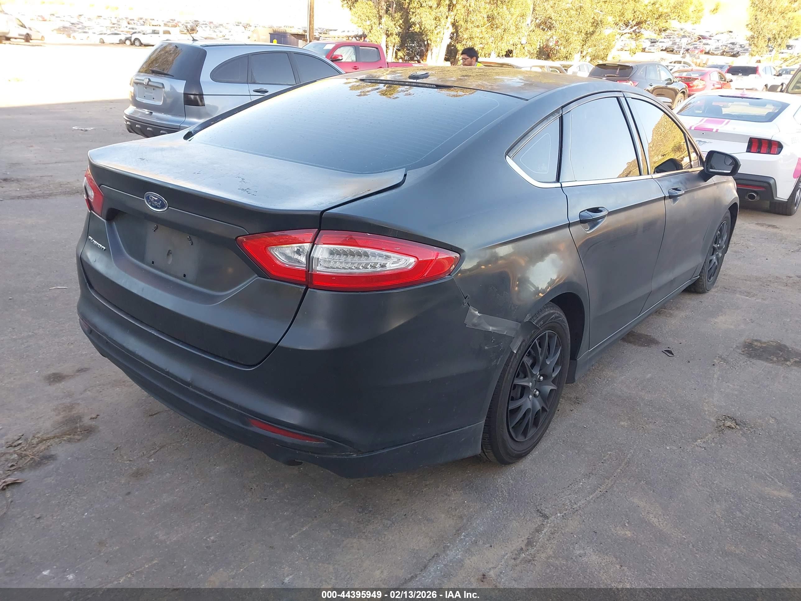 FORD FUSION image 4