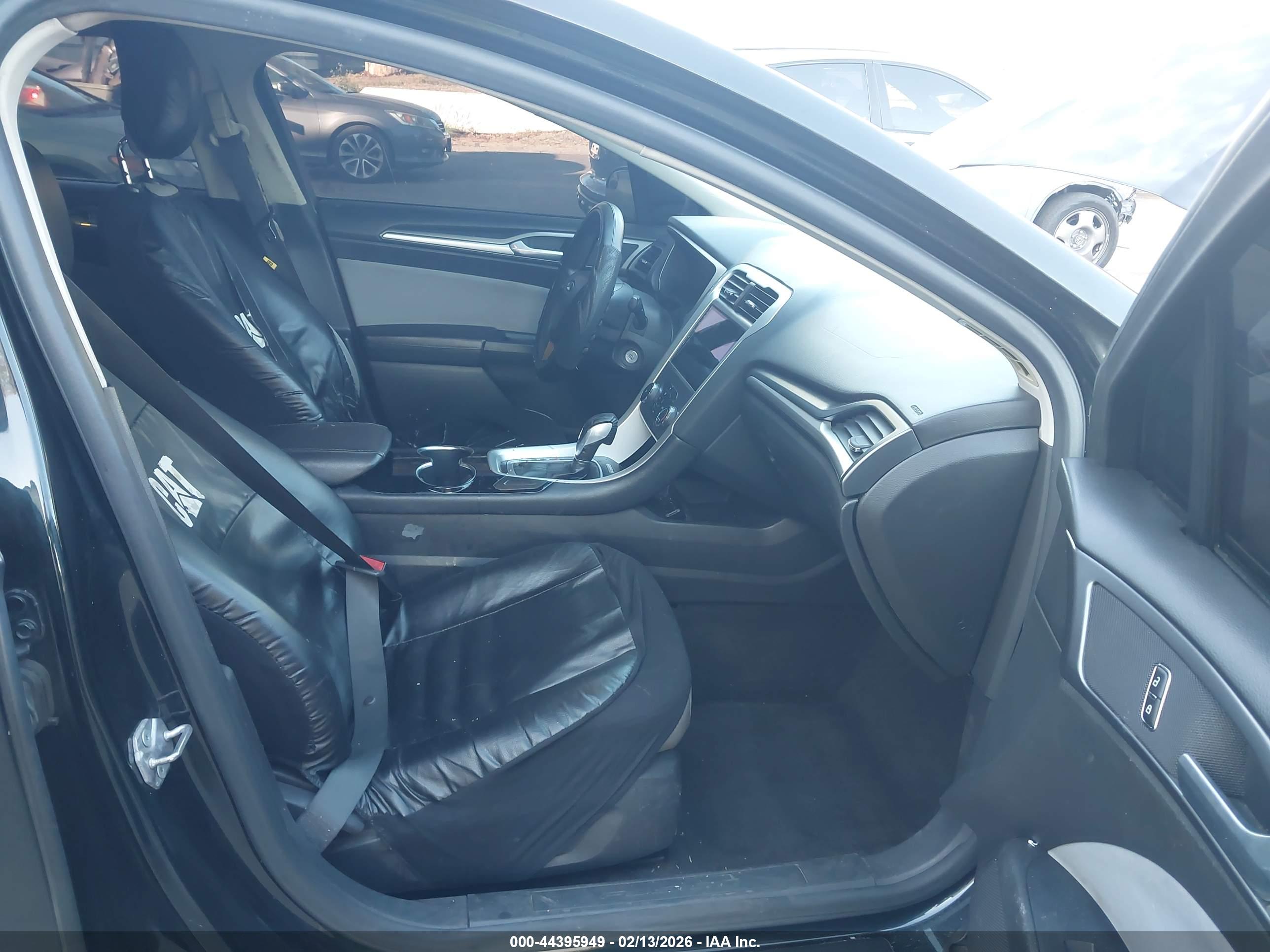 FORD FUSION image 5