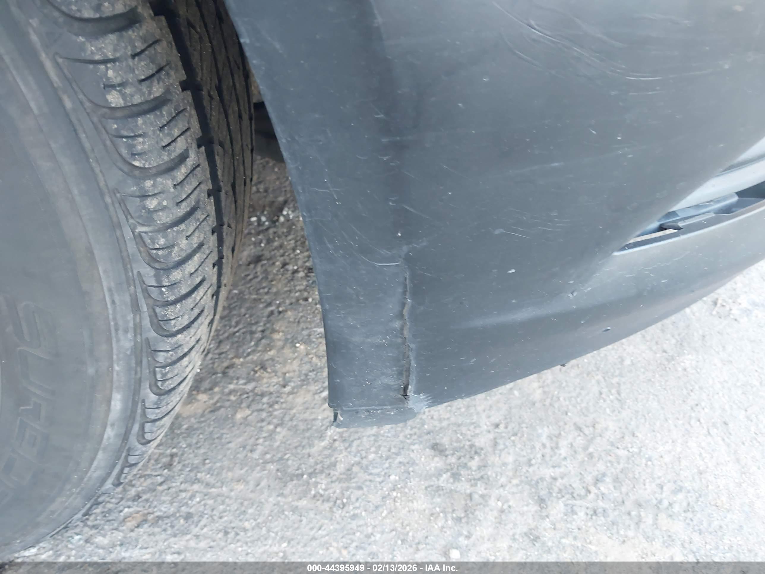 FORD FUSION image 6