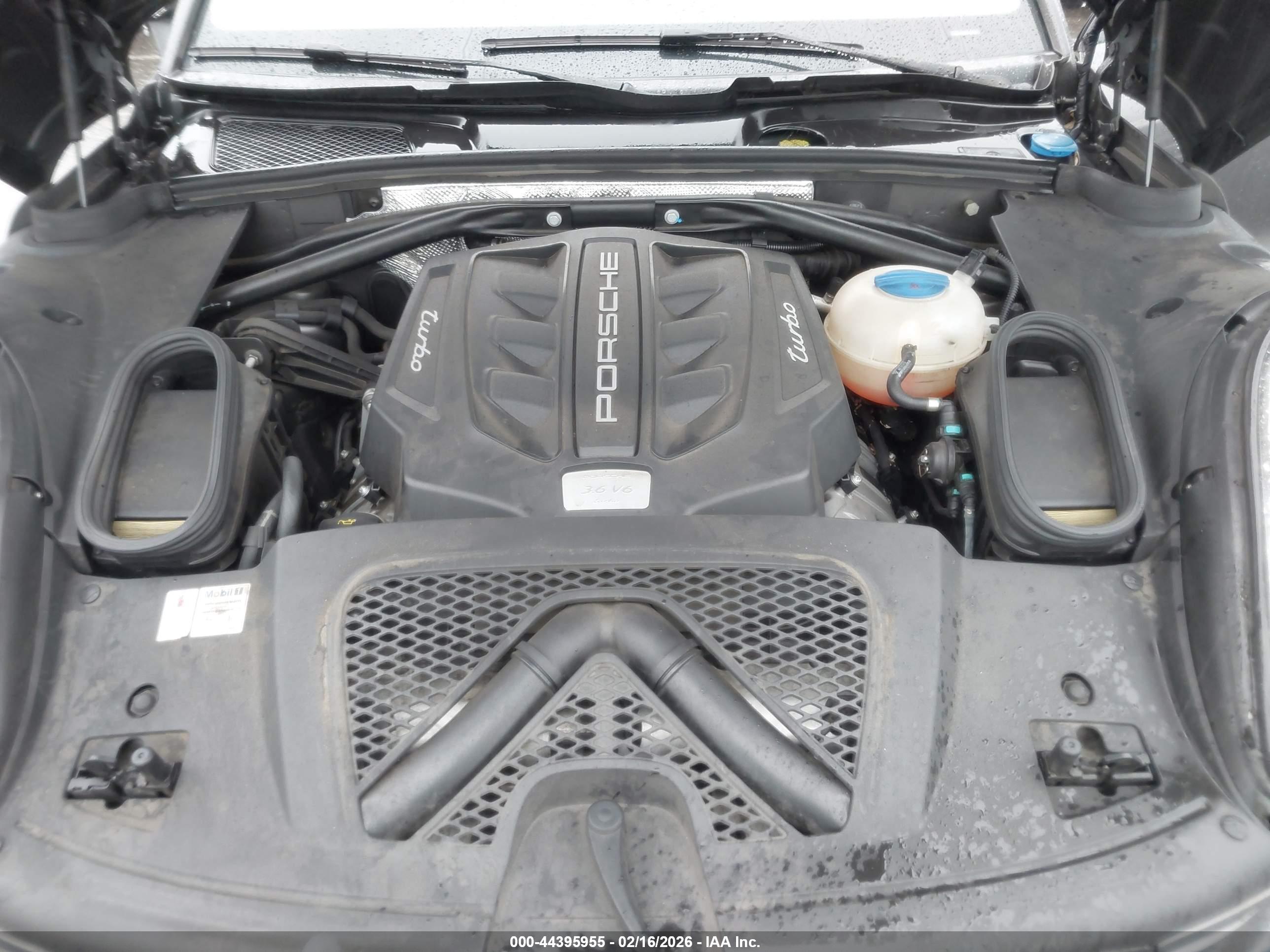 PORSCHE MACAN image 10