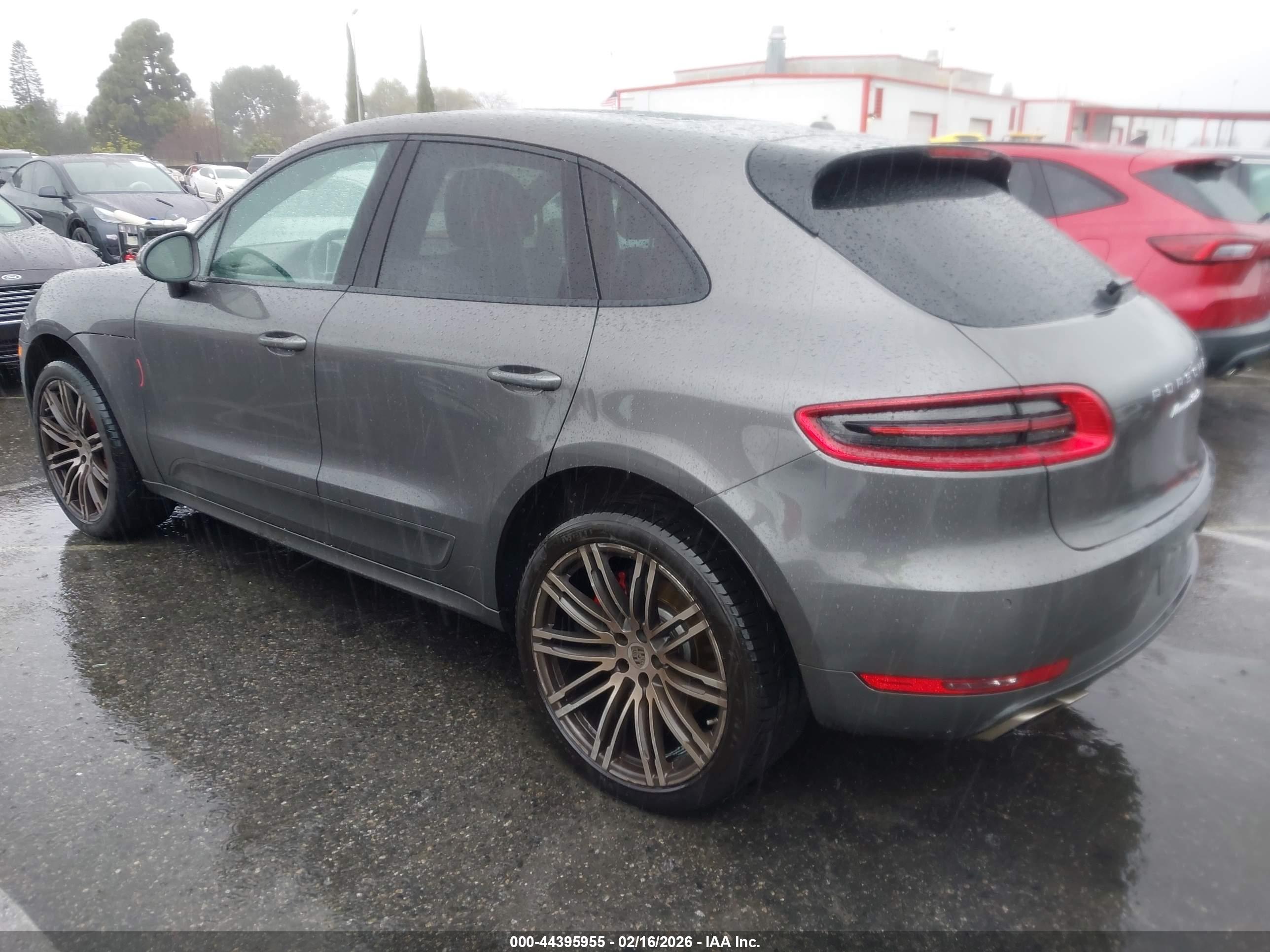PORSCHE MACAN image 3