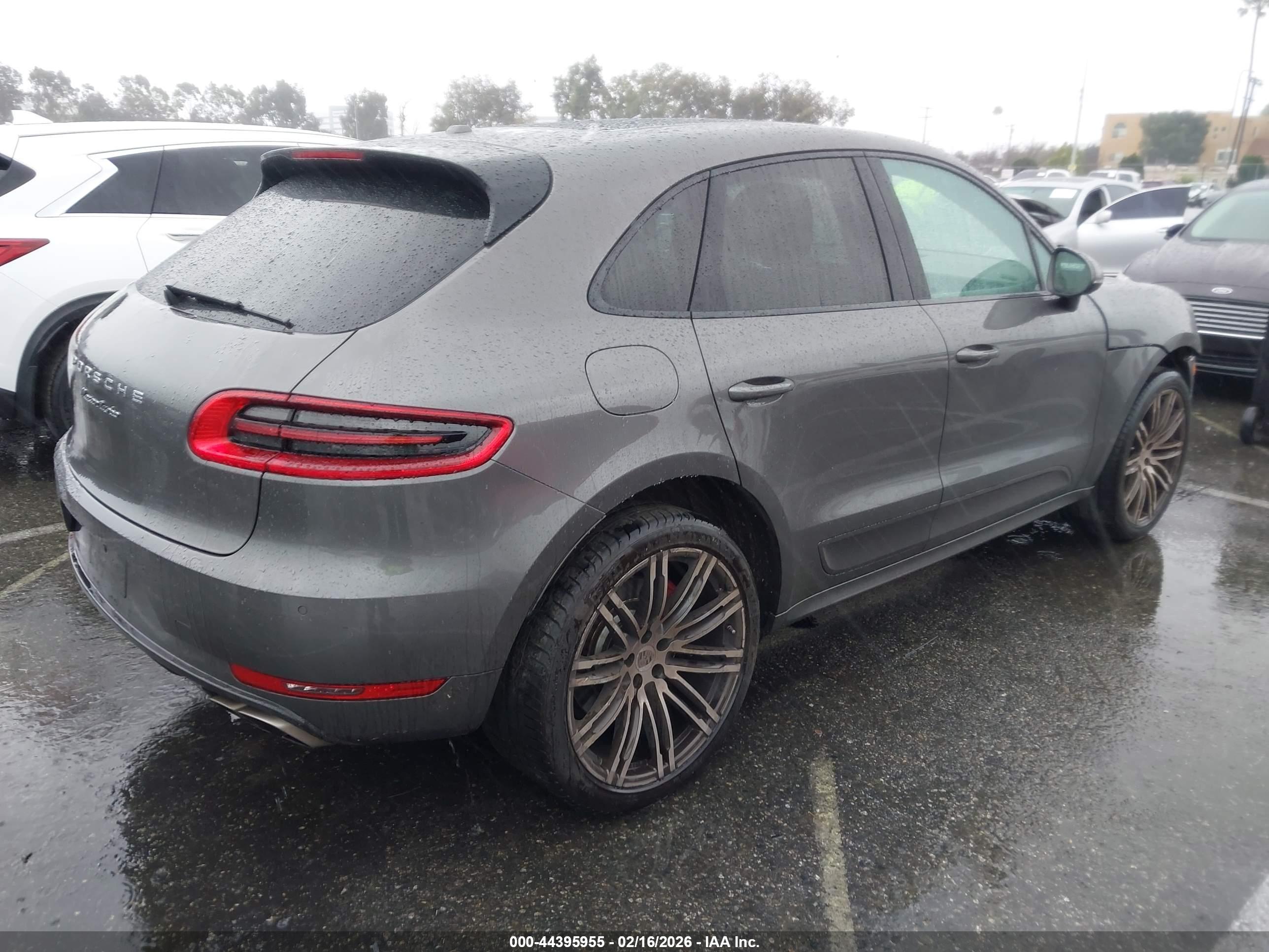 PORSCHE MACAN image 4
