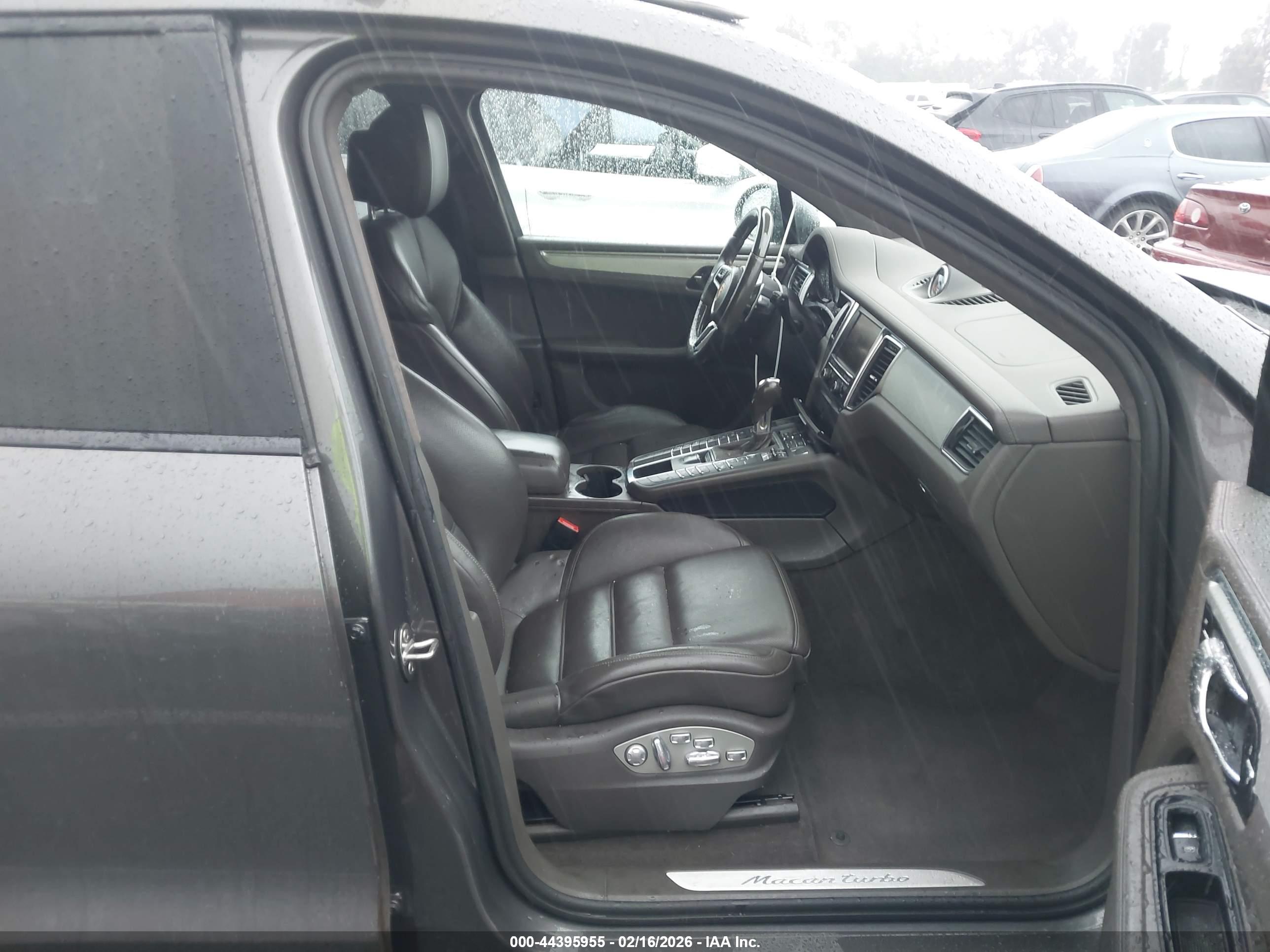PORSCHE MACAN image 5