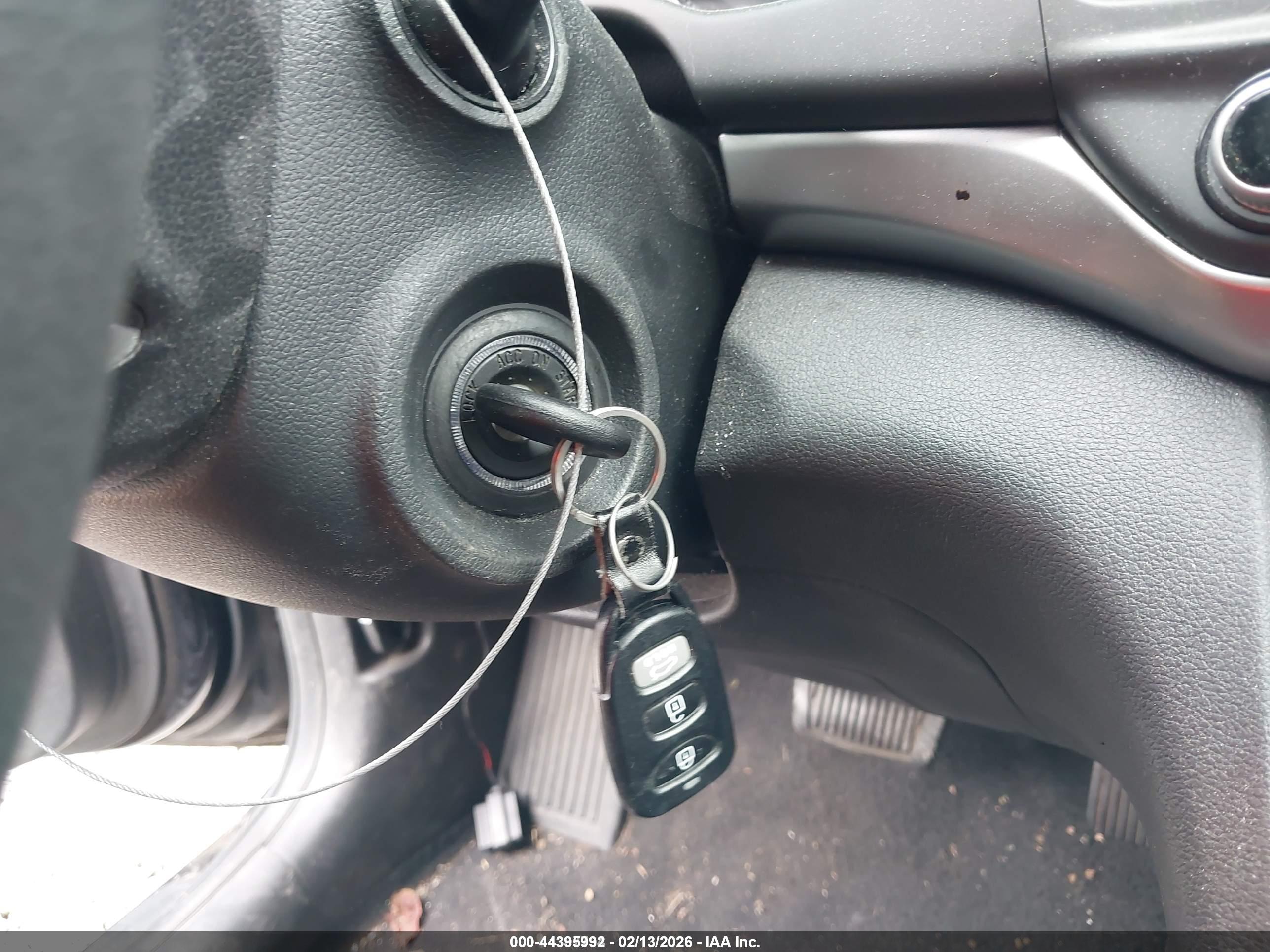 HYUNDAI ELANTRA image 11