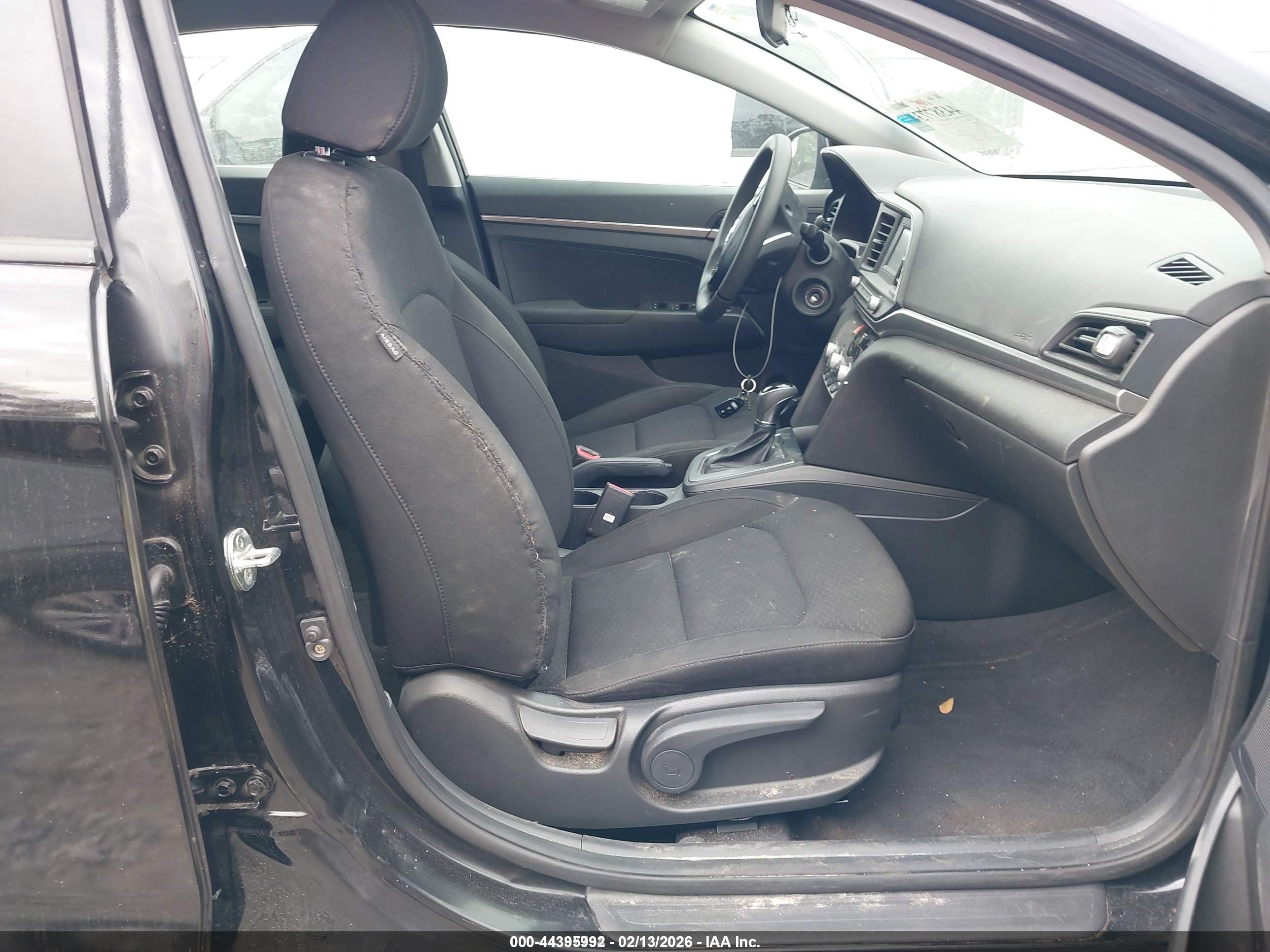 HYUNDAI ELANTRA image 5