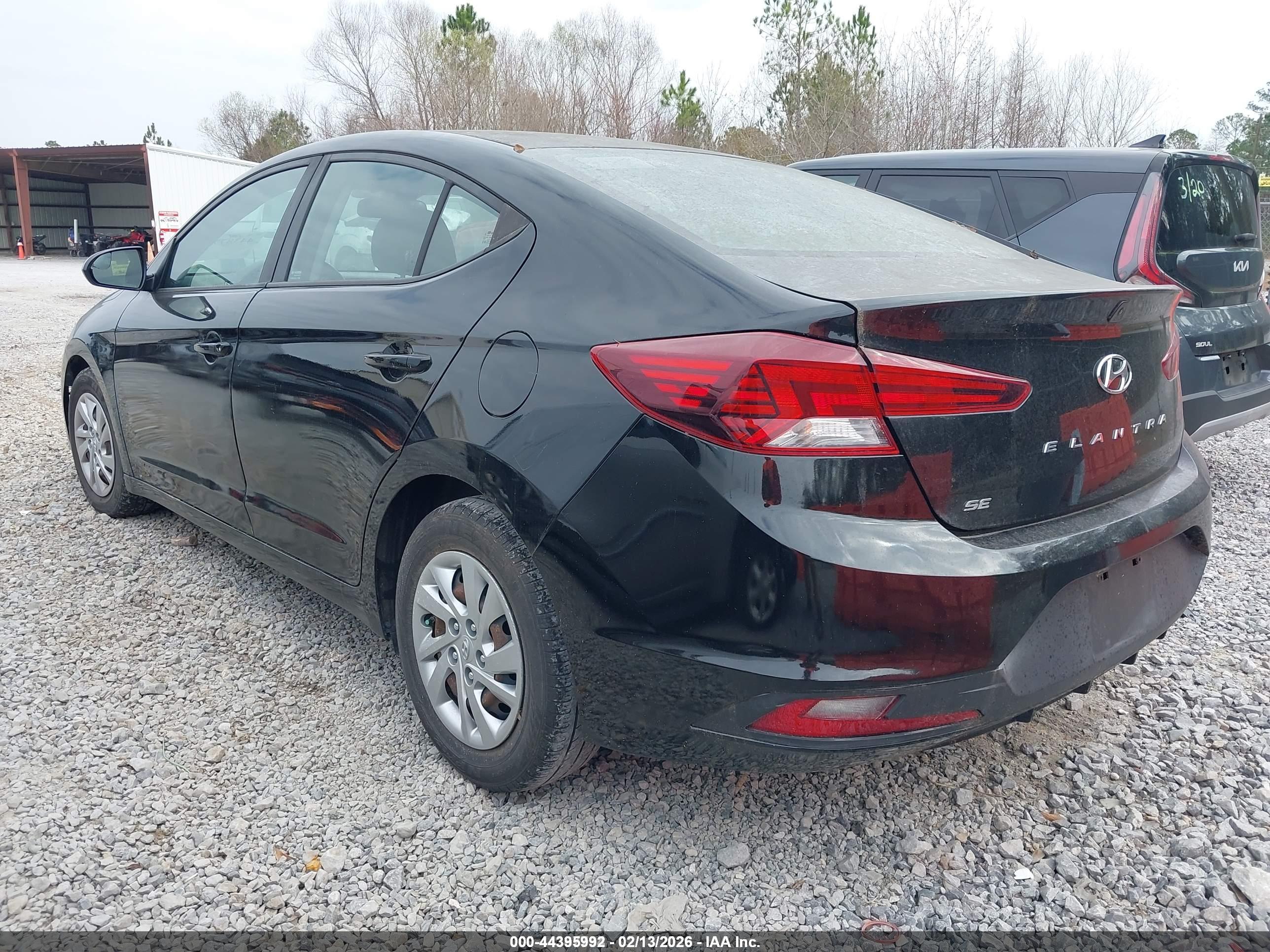HYUNDAI ELANTRA image 6