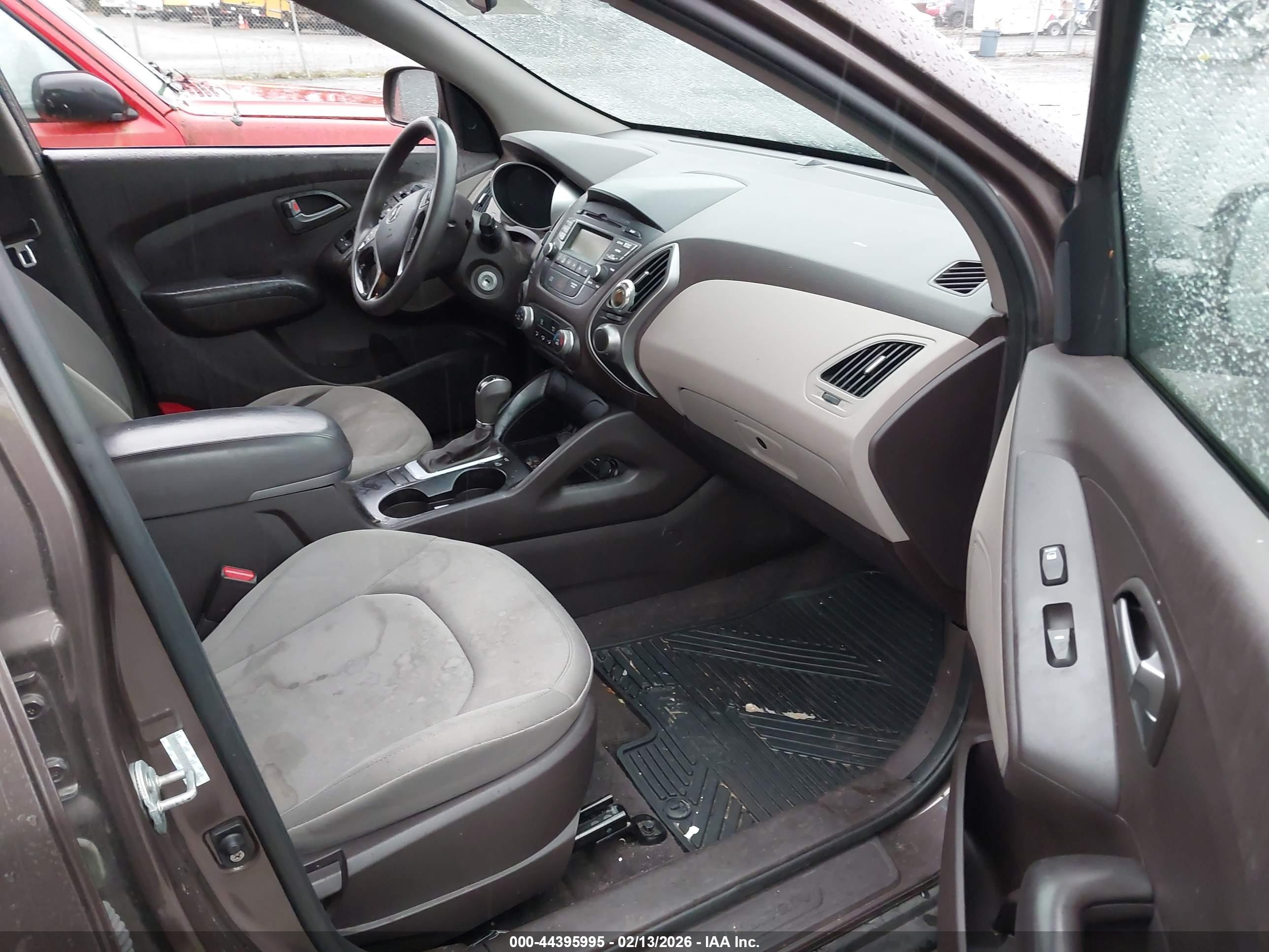 HYUNDAI TUCSON image 5