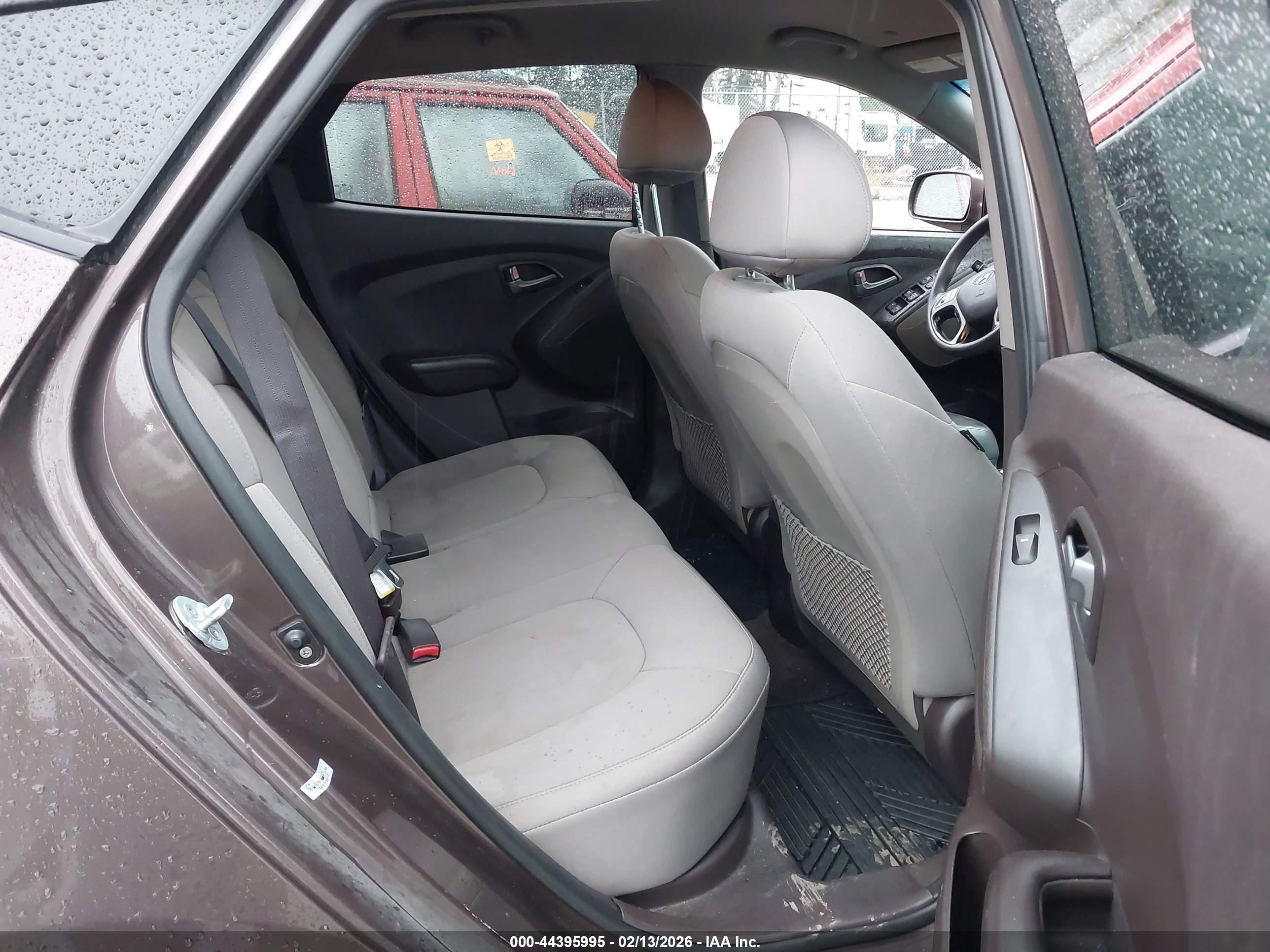 HYUNDAI TUCSON image 8